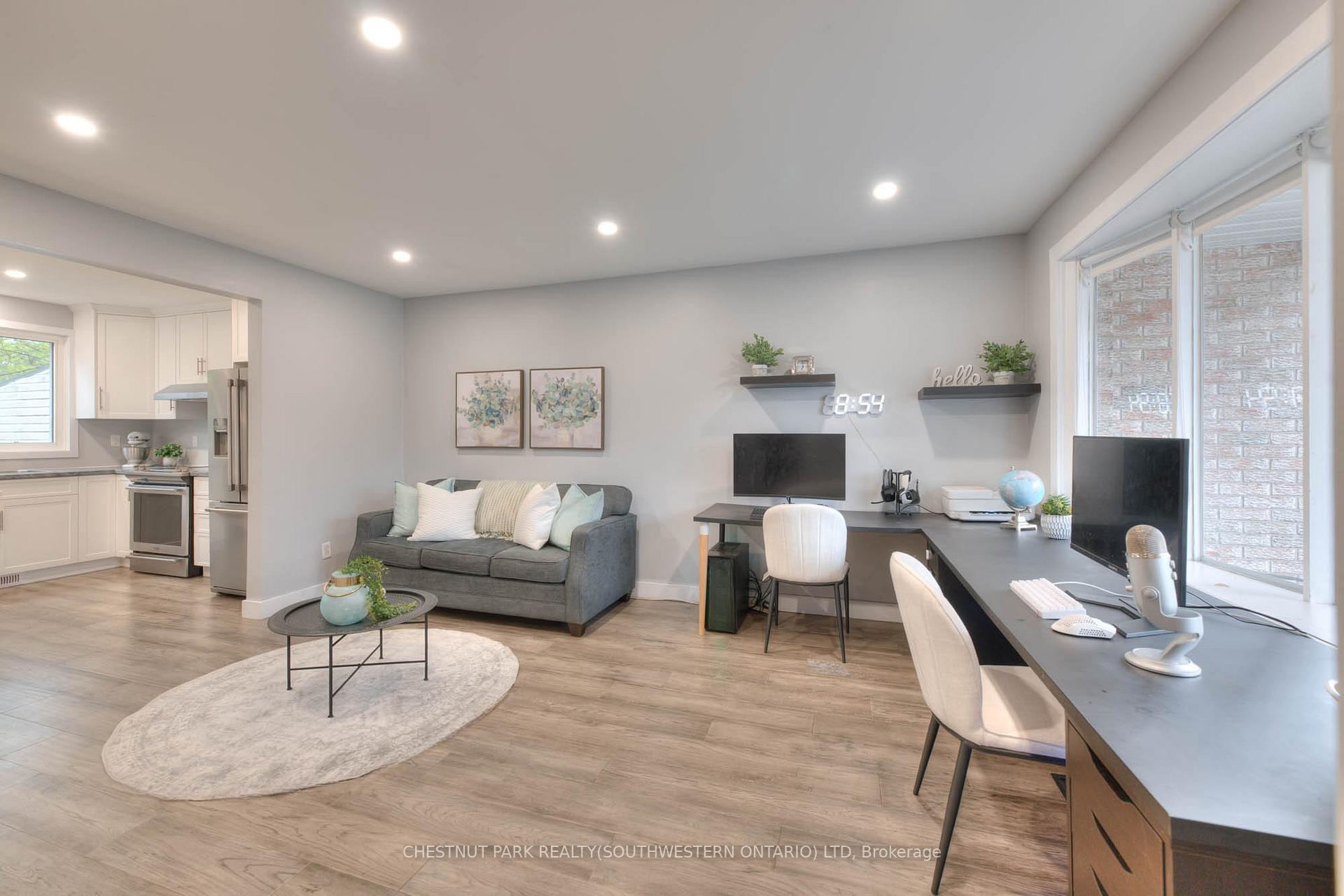 Photo 10 of 129 Dalegrove Drive, Kitchener — HOMEH