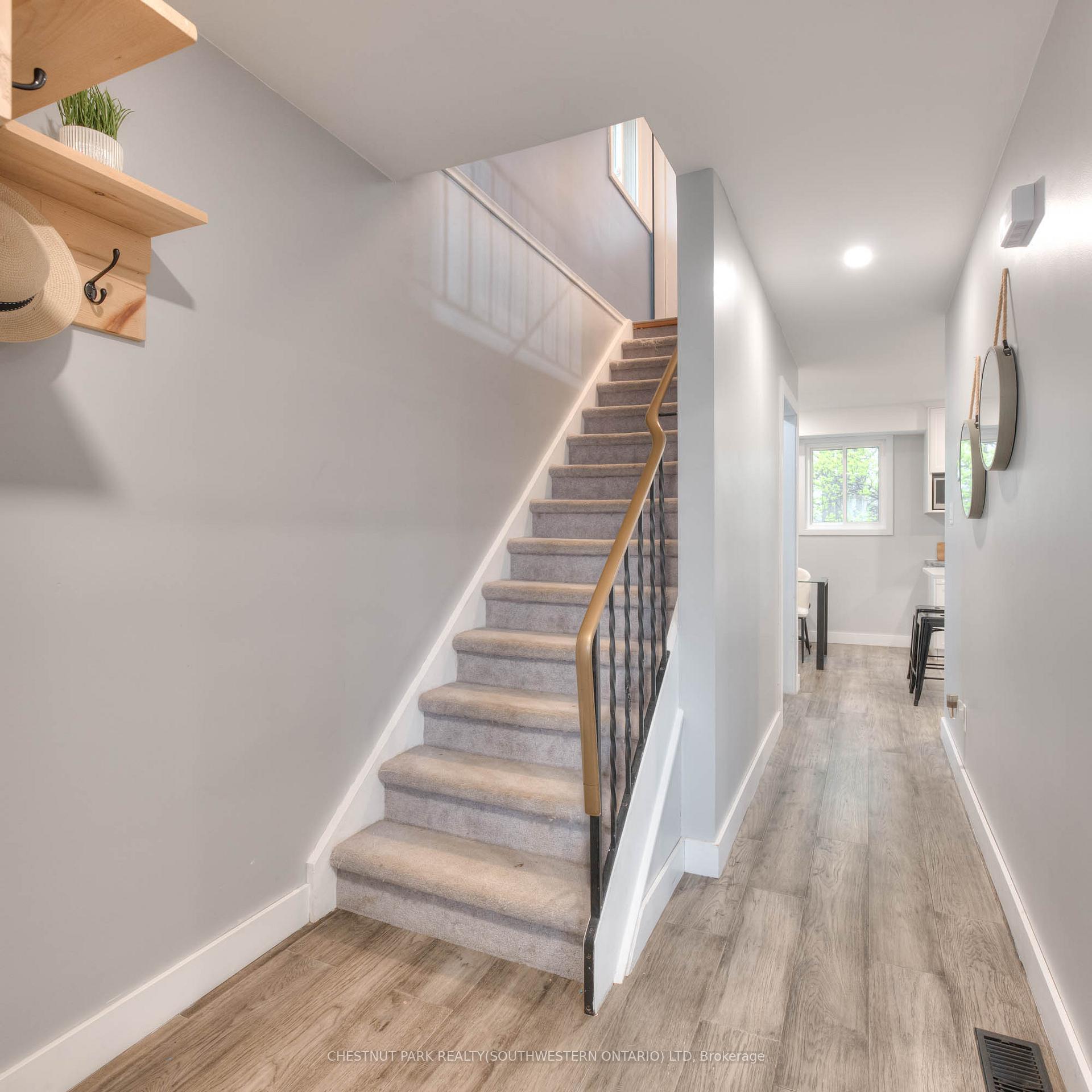 Photo 14 of 129 Dalegrove Drive, Kitchener — HOMEH