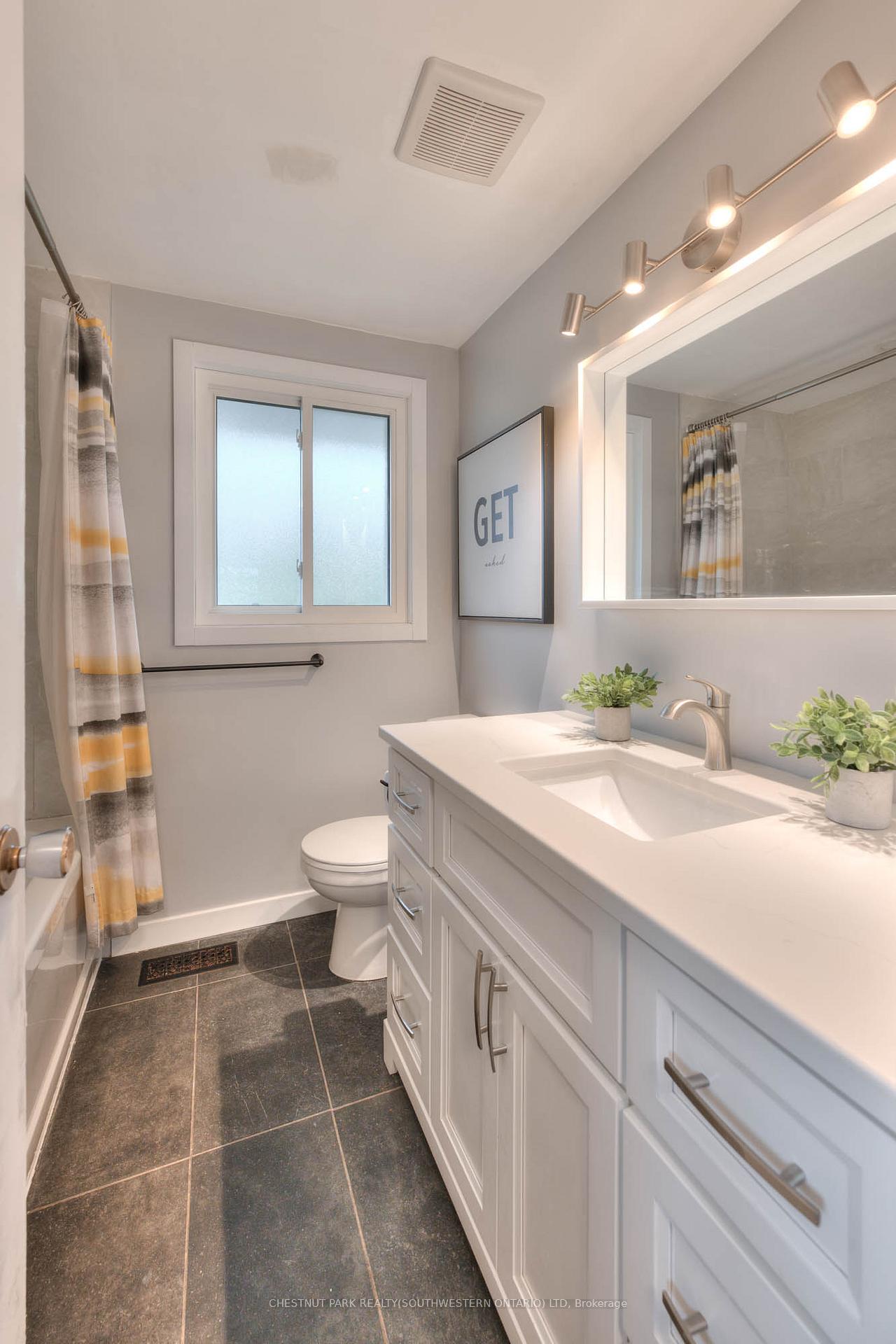 Photo 17 of 129 Dalegrove Drive, Kitchener — HOMEH
