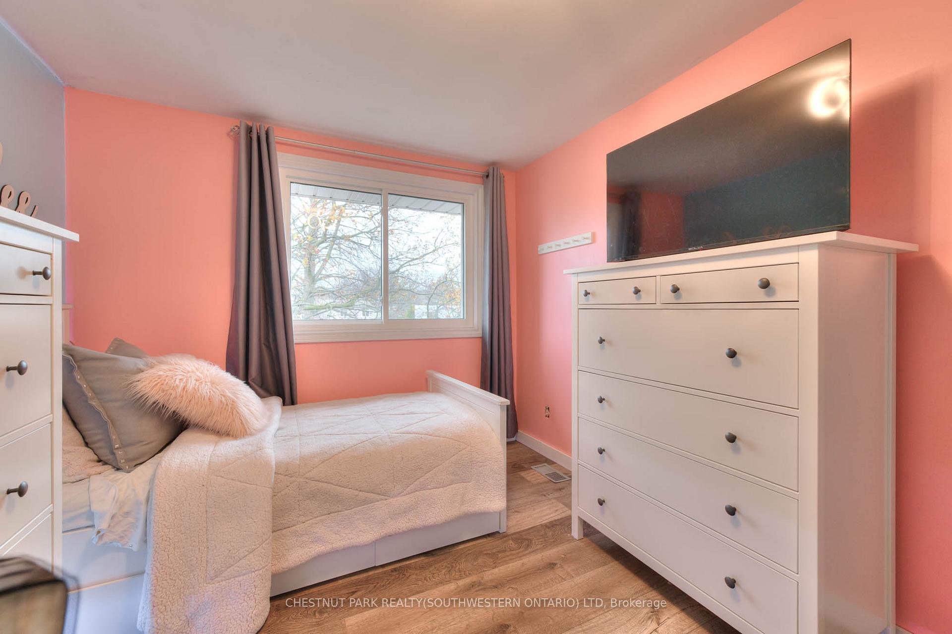 Photo 22 of 129 Dalegrove Drive, Kitchener — HOMEH