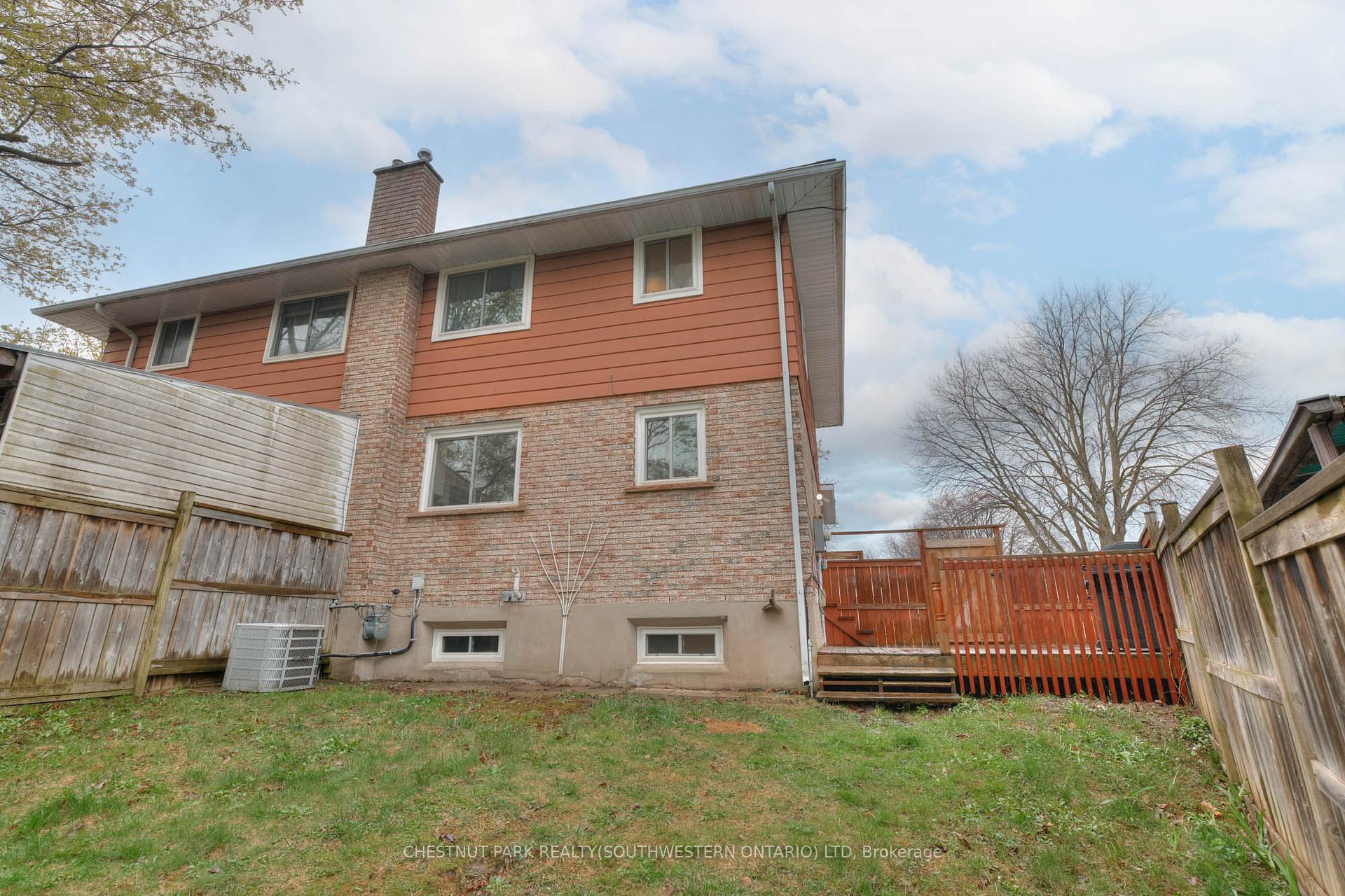 Photo 32 of 129 Dalegrove Drive, Kitchener — HOMEH