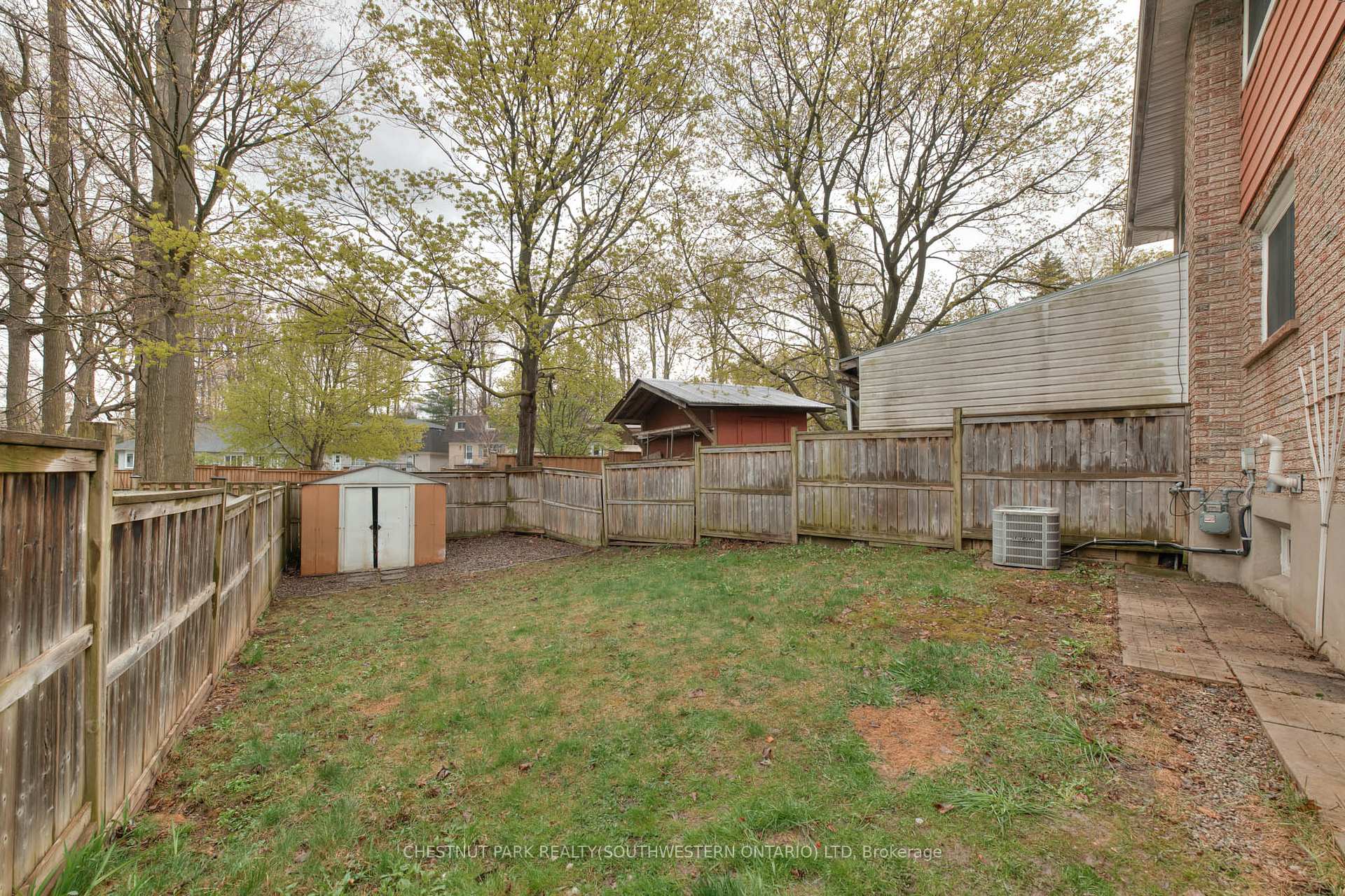 Photo 33 of 129 Dalegrove Drive, Kitchener — HOMEH