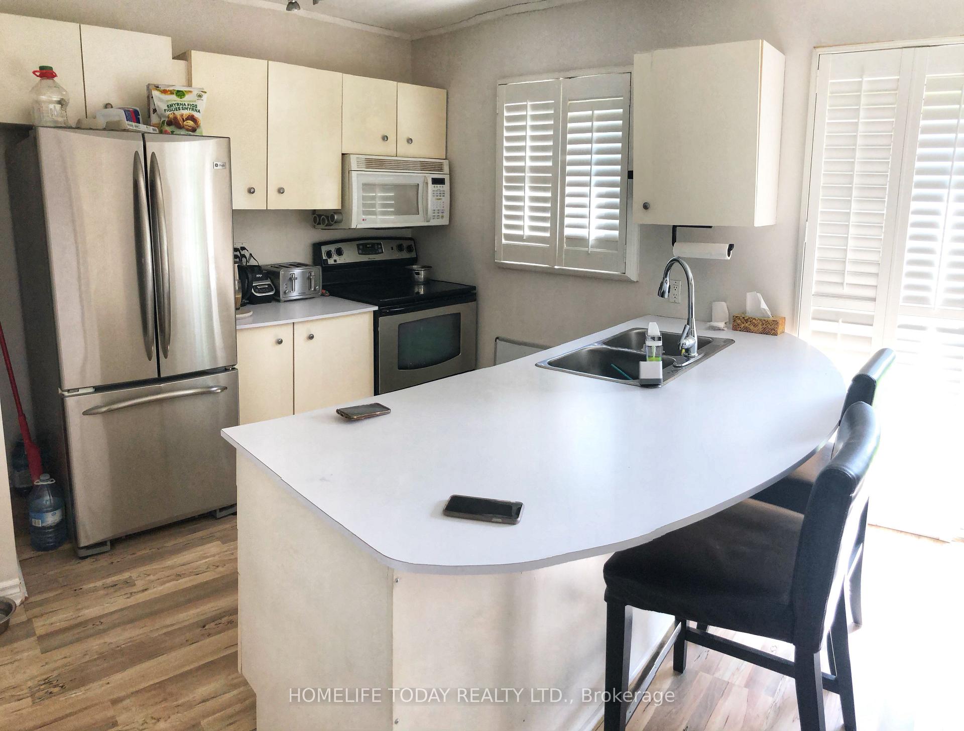 Photo 3 of 96 Carrington Court, Hamilton, Ancaster — HOMEH