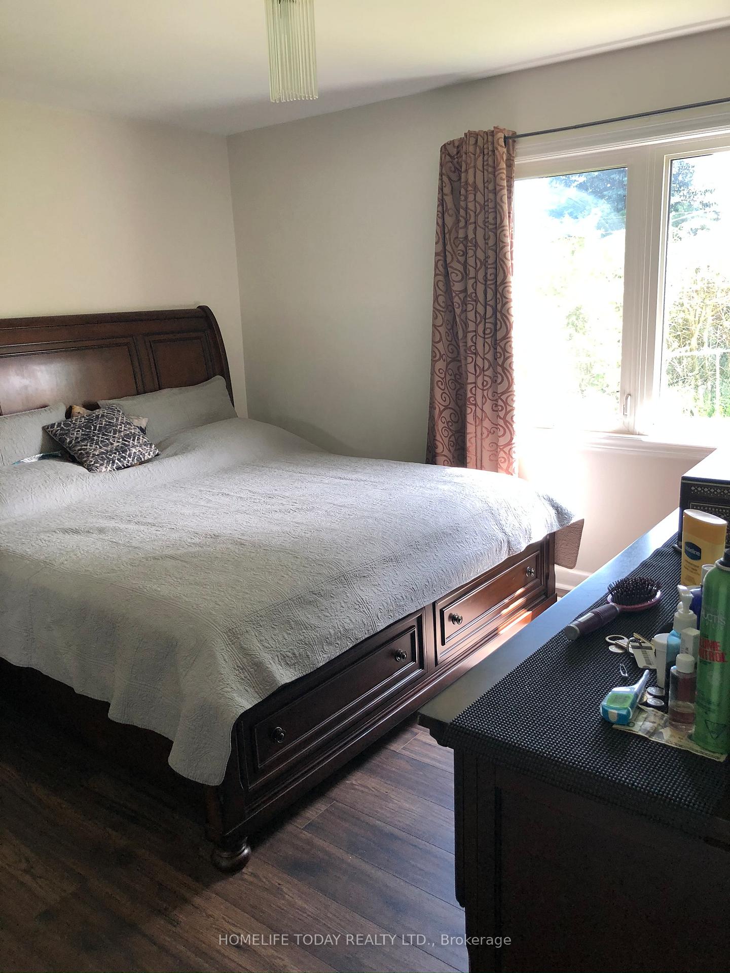 Photo 5 of 96 Carrington Court, Hamilton, Ancaster — HOMEH