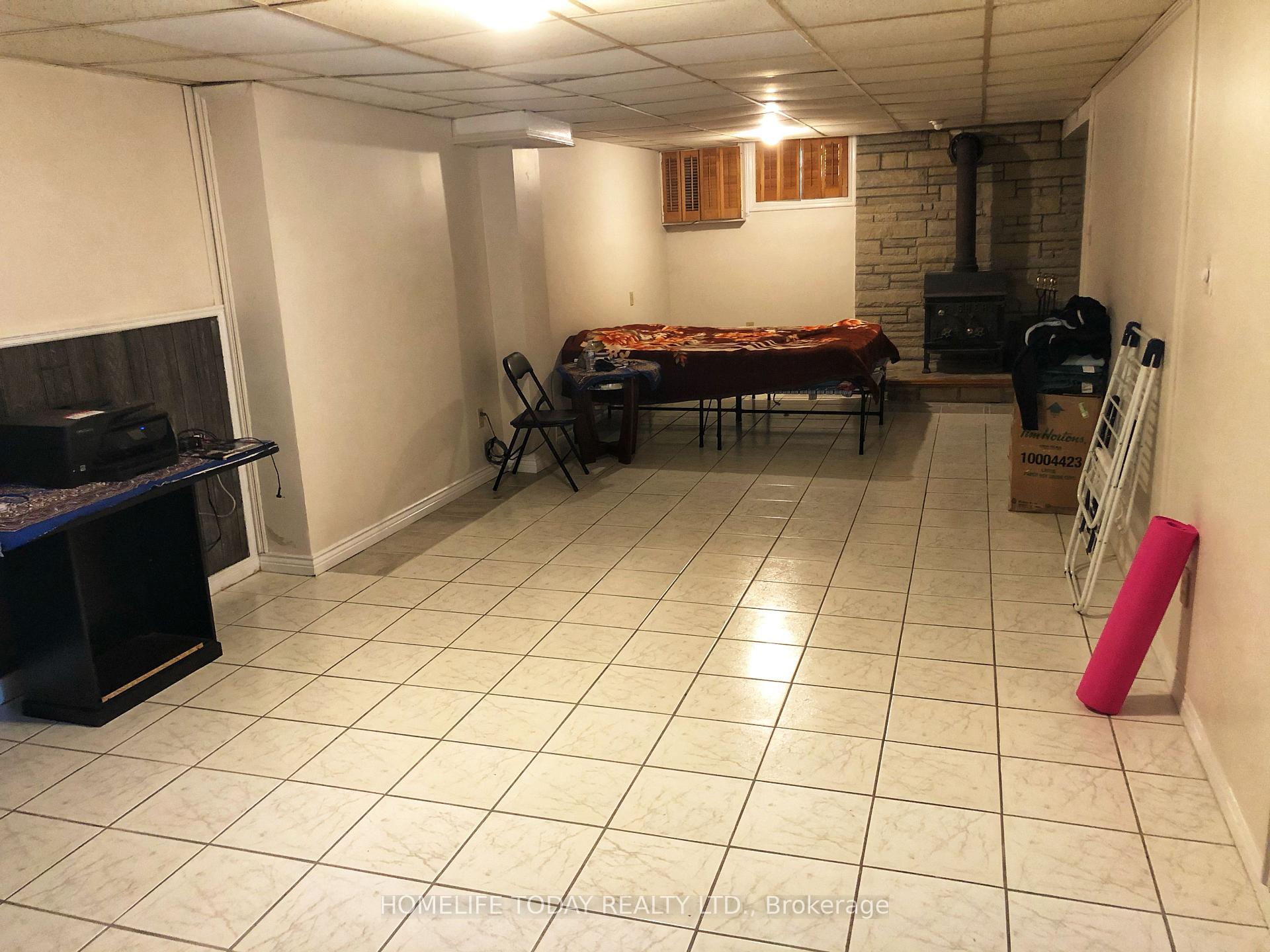 Photo 7 of 96 Carrington Court, Hamilton, Ancaster — HOMEH