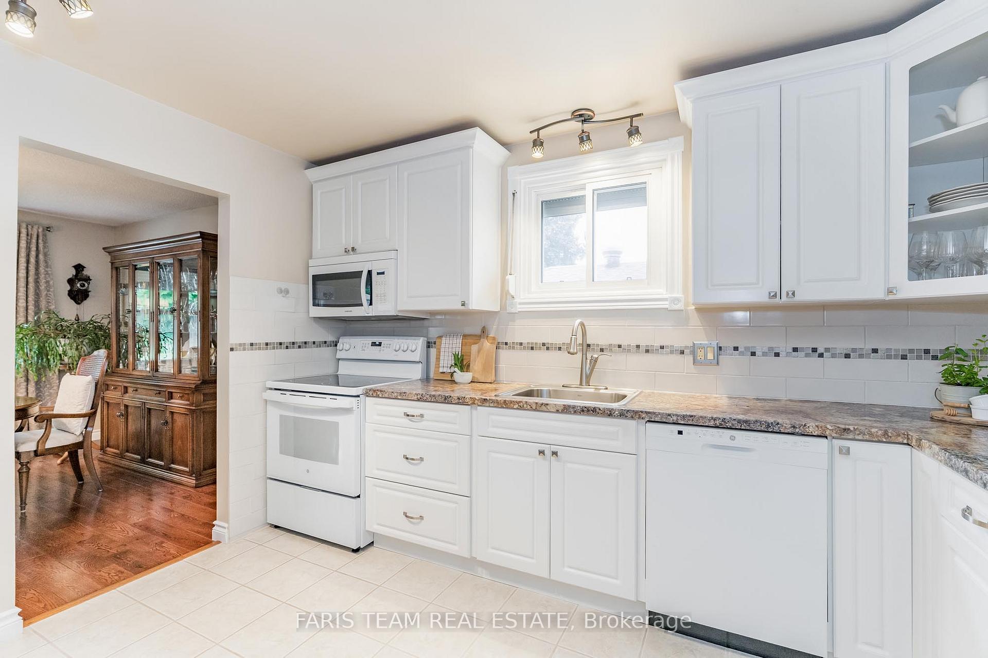 Photo 3 of 612 Randles Crescent, Midland — HOMEH