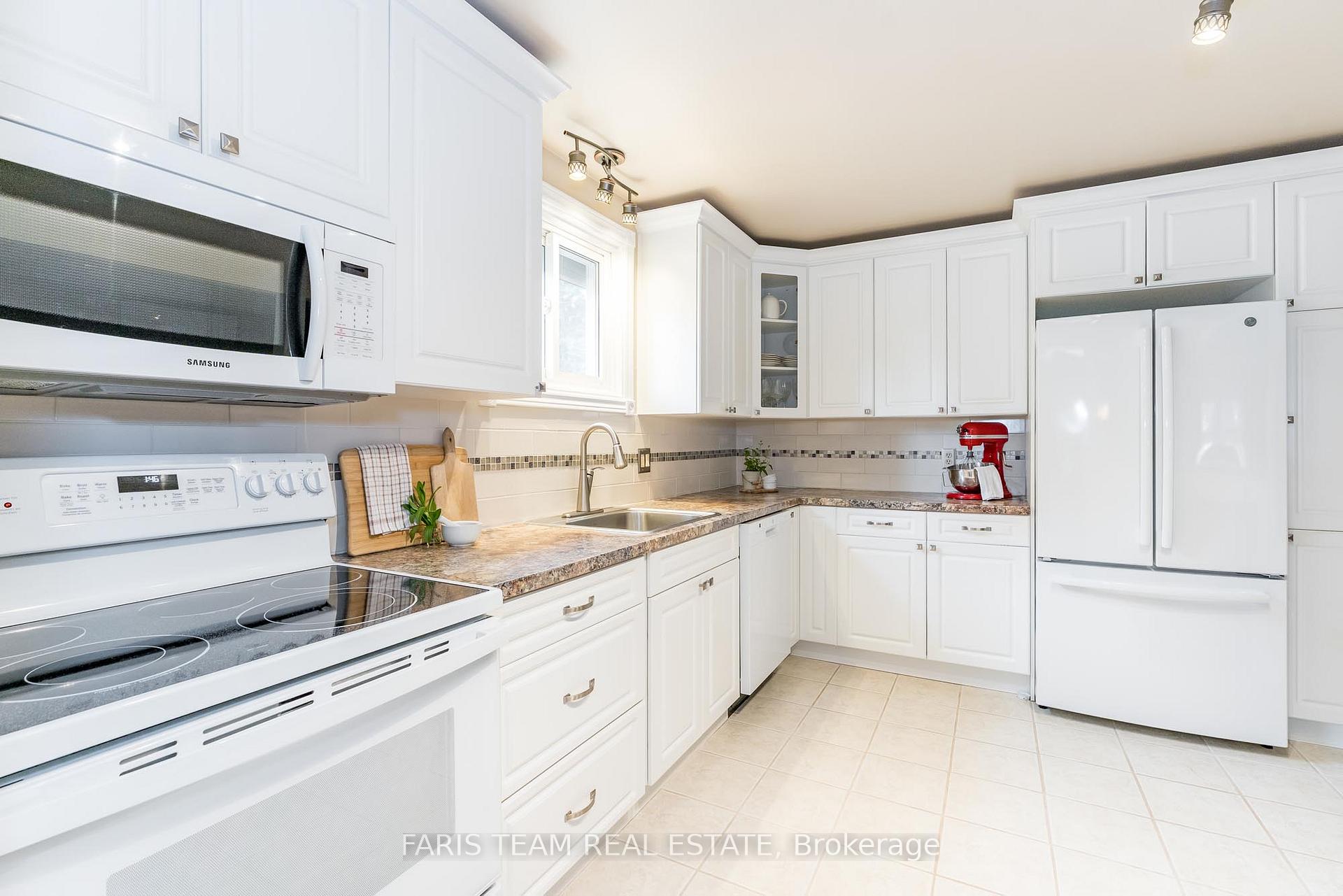 Photo 4 of 612 Randles Crescent, Midland — HOMEH