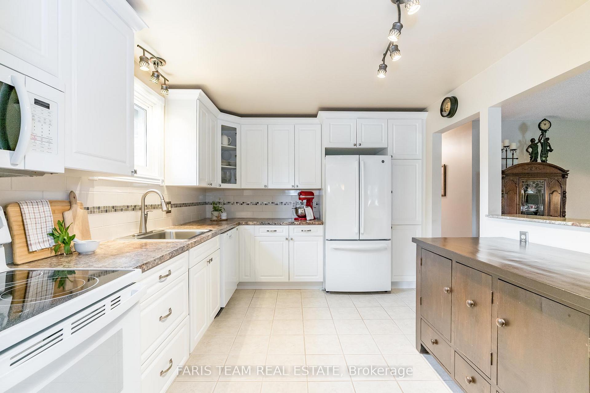 Photo 5 of 612 Randles Crescent, Midland — HOMEH