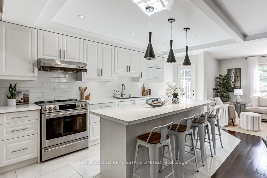 Photo 11 of 54 Anita Drive, Markham, Village Green-South Unionville — HOMEH