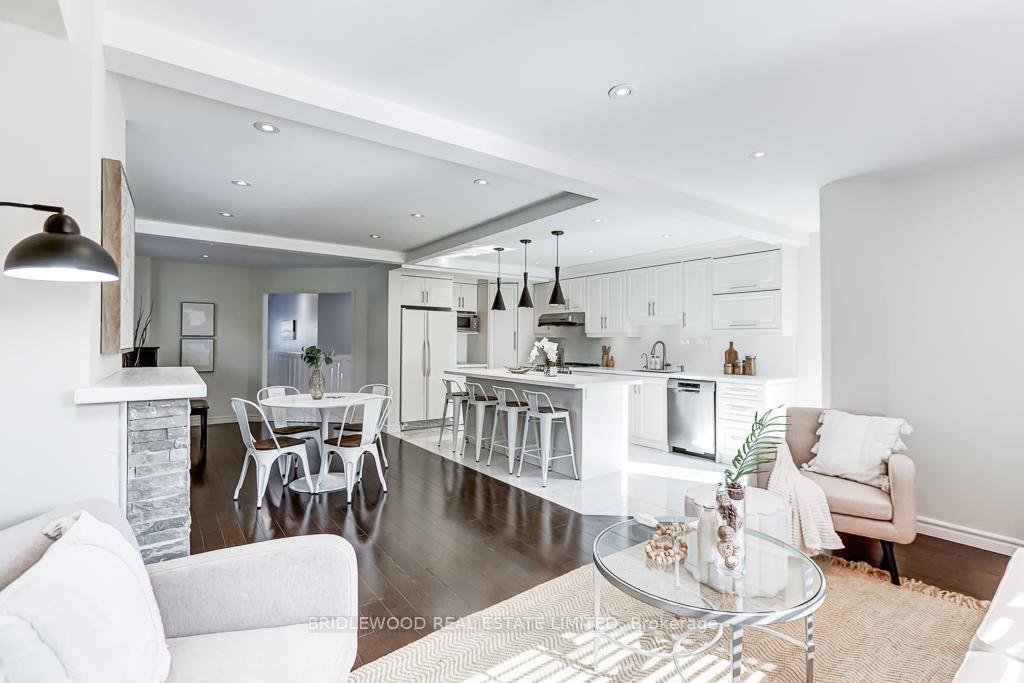 Photo 13 of 54 Anita Drive, Markham, Village Green-South Unionville — HOMEH