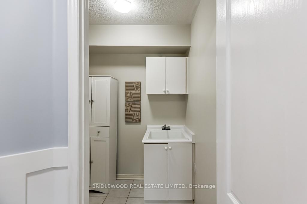 Photo 14 of 54 Anita Drive, Markham, Village Green-South Unionville — HOMEH