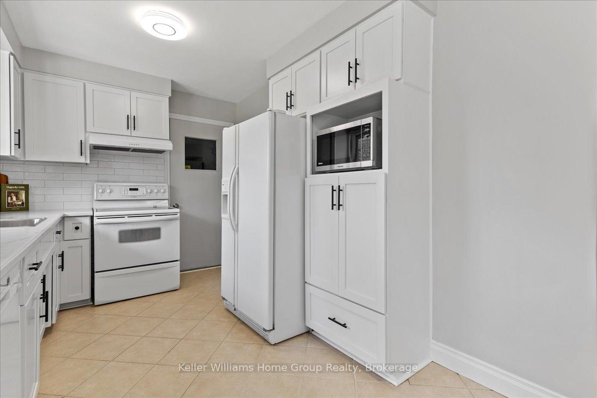 Photo 5 of 229 Kenneth Avenue, Kitchener — HOMEH