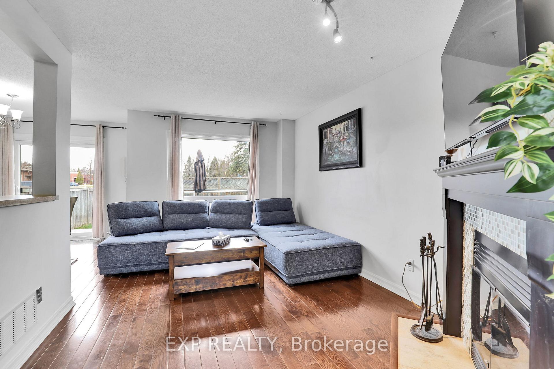 Photo 6 of 95 Cedarock Drive, Ottawa, Kanata - Bridlewood — HOMEH
