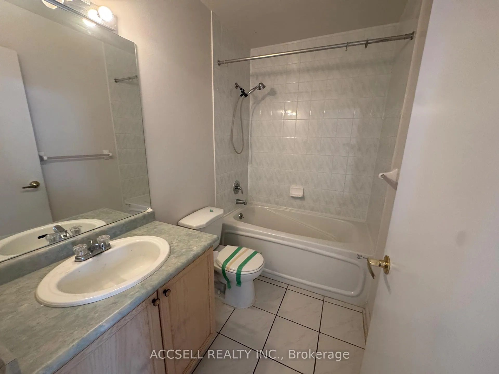 Photo 5 of Unit ph12, 650 lawrence Avenue W, Toronto, Englemount-Lawrence — HOMEH