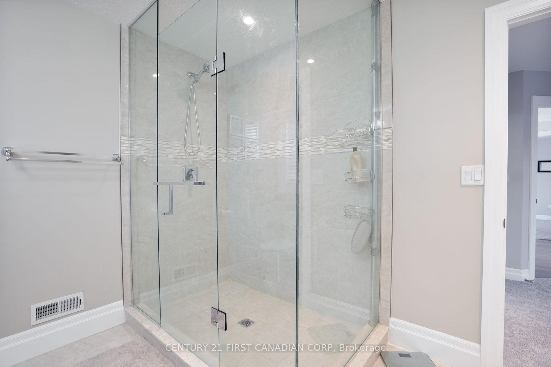 Photo 21 of 11 Valleyview Crescent, Middlesex Centre, Komoka — HOMEH