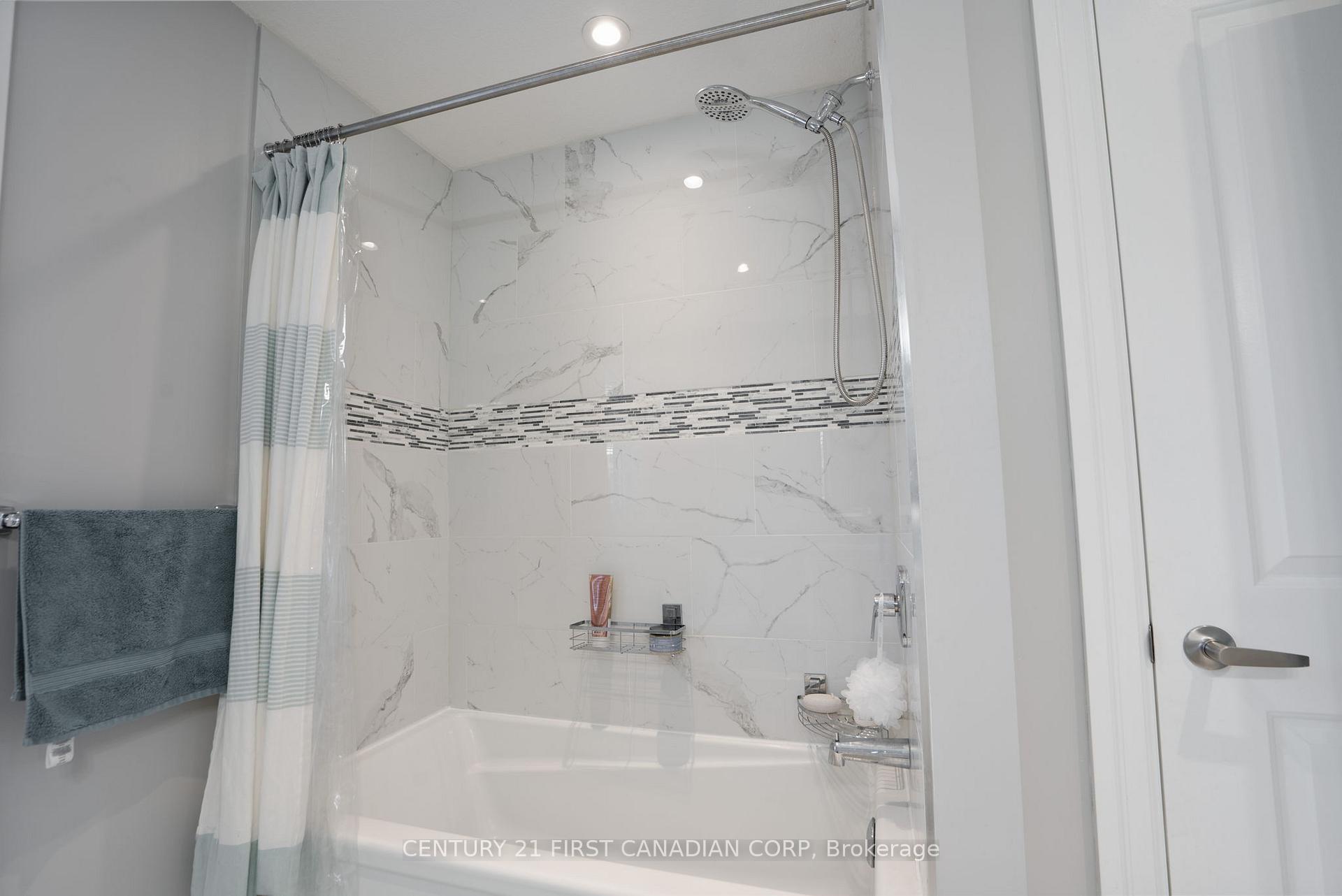 Photo 25 of 11 Valleyview Crescent, Middlesex Centre, Komoka — HOMEH