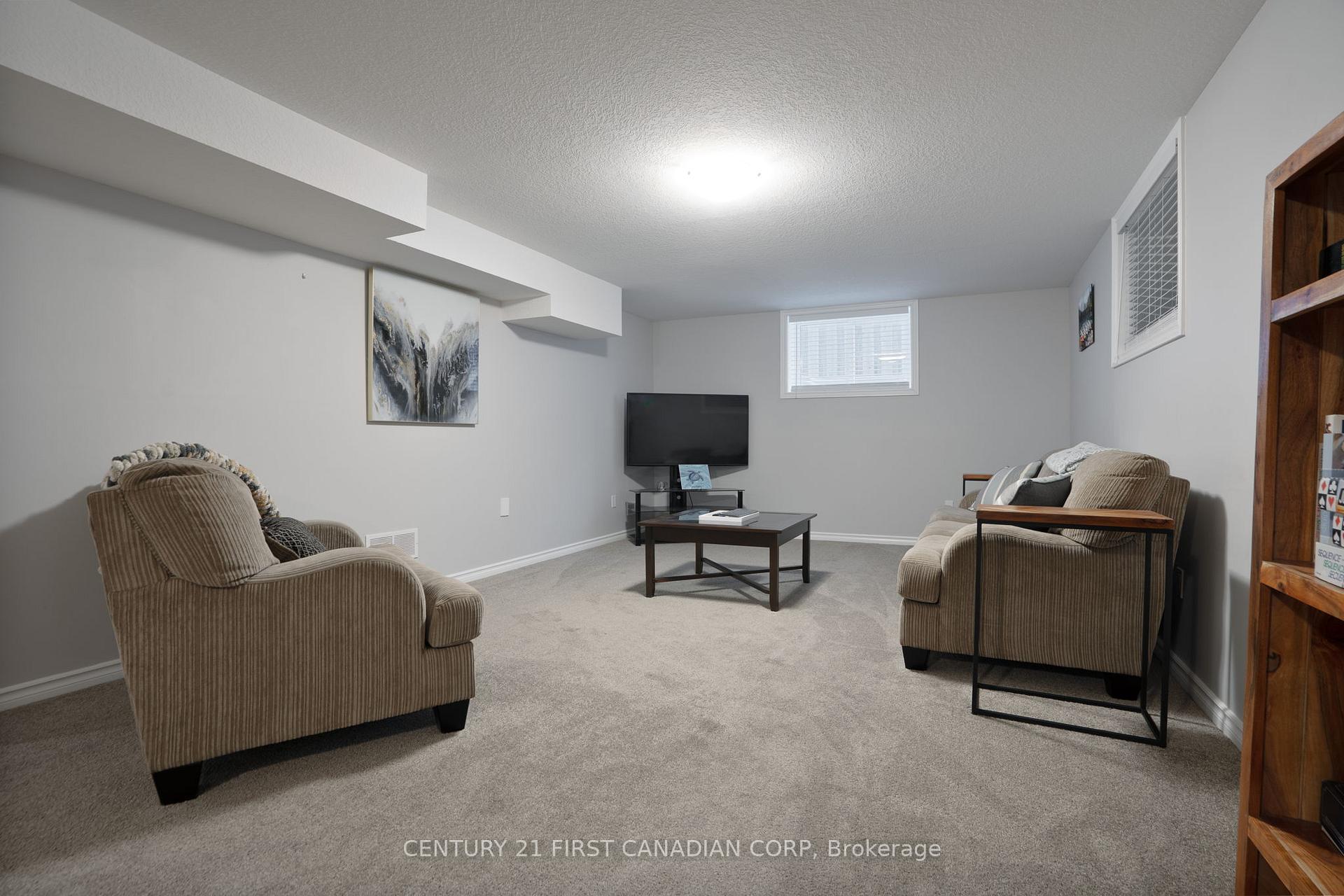 Photo 33 of 11 Valleyview Crescent, Middlesex Centre, Komoka — HOMEH