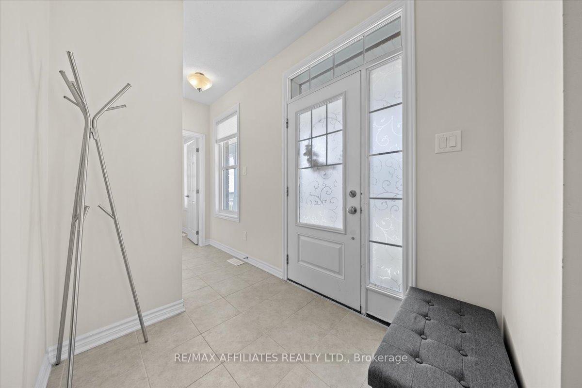 Photo 3 of 929 Shimmerton Circle, Ottawa, Kanata - Emerald Meadows/Trailwest — HOMEH