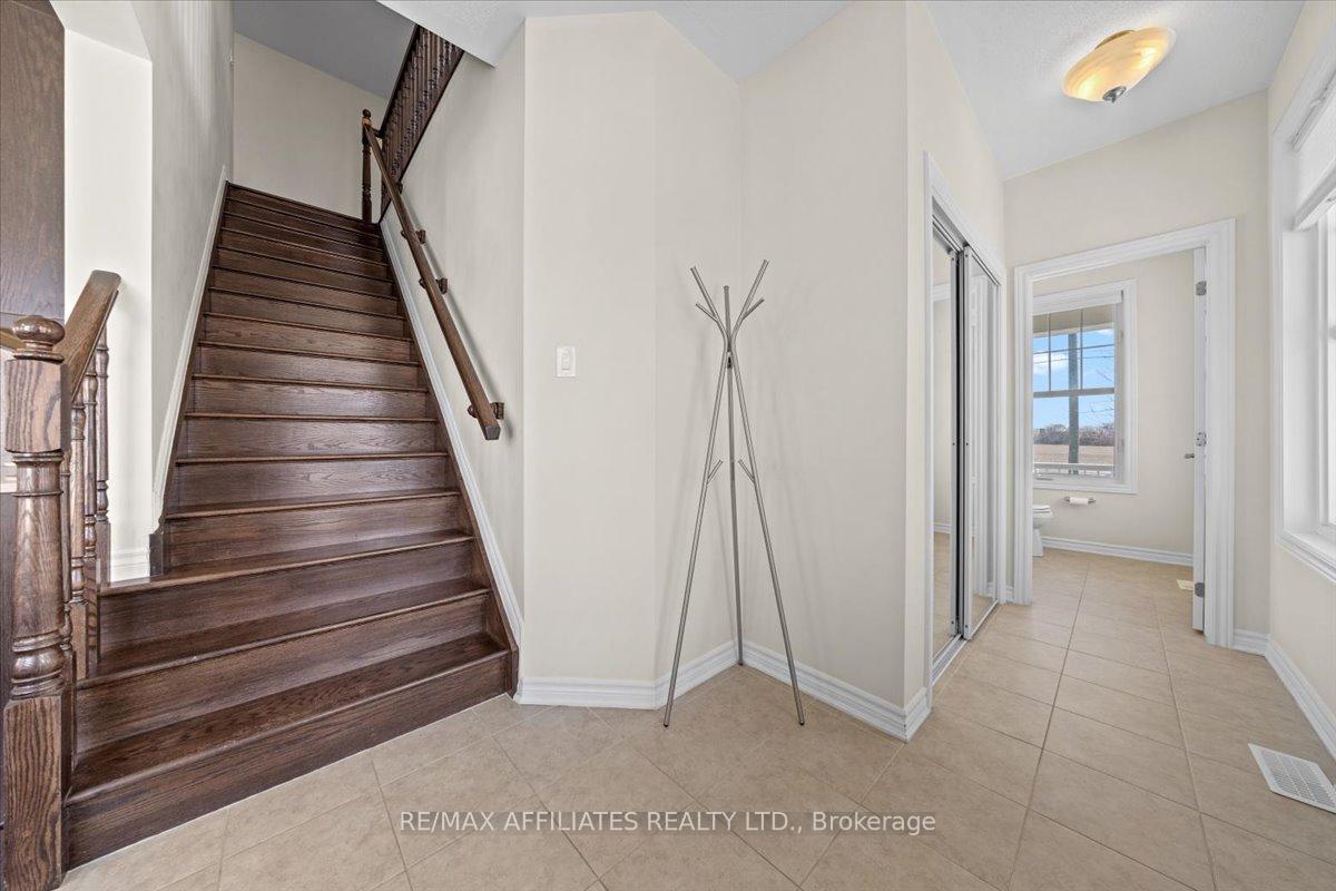 Photo 4 of 929 Shimmerton Circle, Ottawa, Kanata - Emerald Meadows/Trailwest — HOMEH