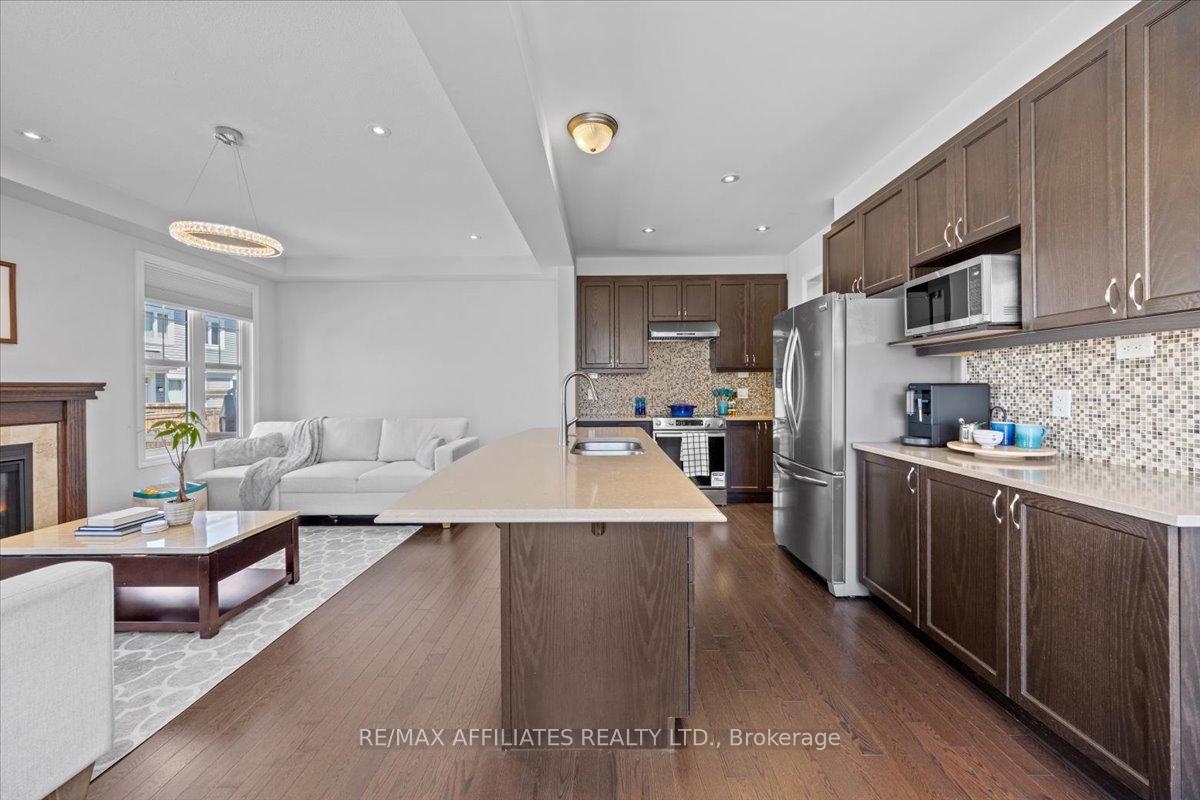 Photo 9 of 929 Shimmerton Circle, Ottawa, Kanata - Emerald Meadows/Trailwest — HOMEH