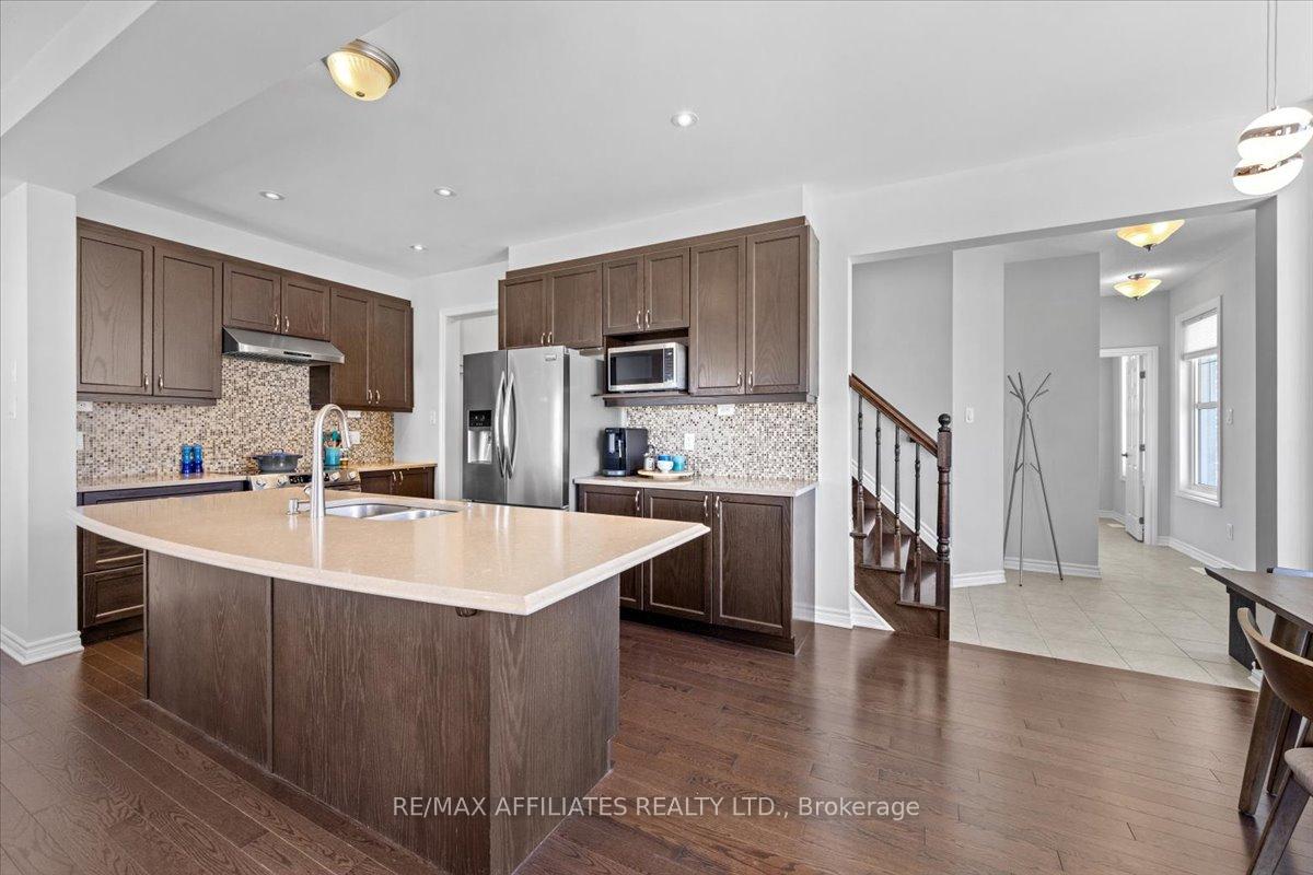 Photo 11 of 929 Shimmerton Circle, Ottawa, Kanata - Emerald Meadows/Trailwest — HOMEH