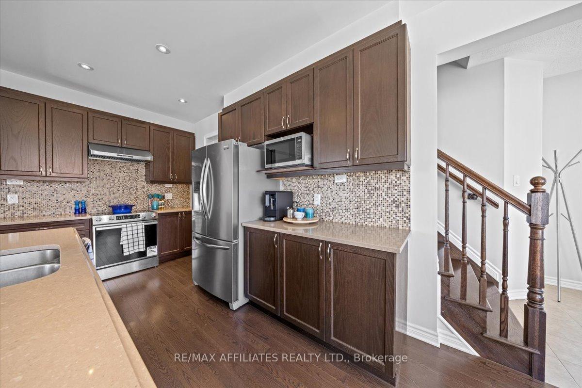 Photo 13 of 929 Shimmerton Circle, Ottawa, Kanata - Emerald Meadows/Trailwest — HOMEH