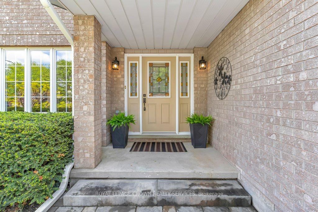 Photo 4 of 208 Michener Crescent, Kitchener — HOMEH