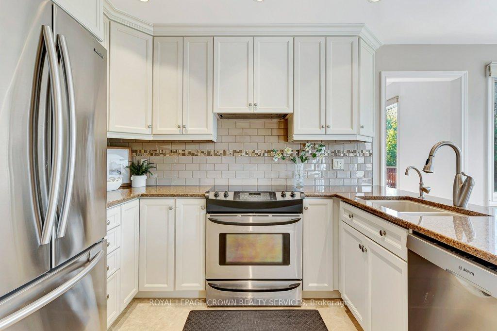 Photo 5 of 208 Michener Crescent, Kitchener — HOMEH