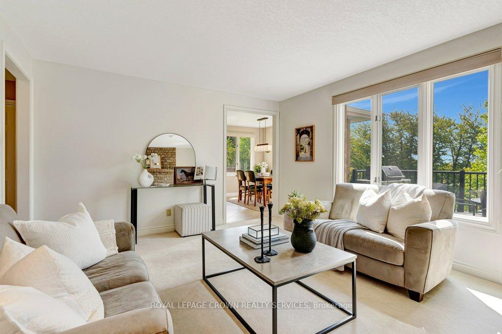 Photo 14 of 208 Michener Crescent, Kitchener — HOMEH