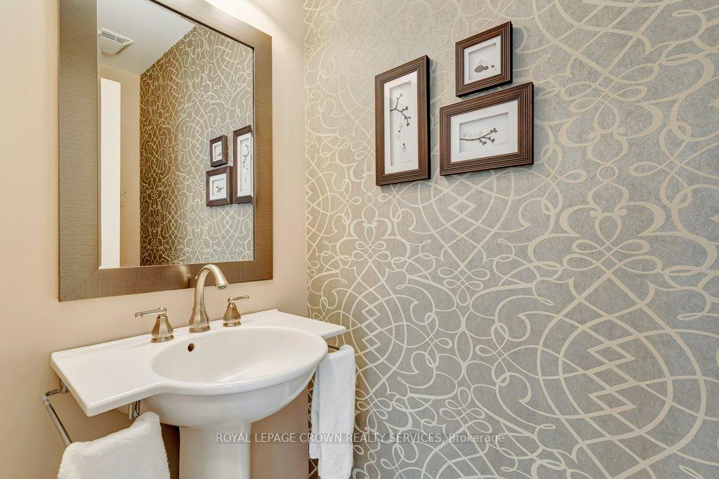 Photo 15 of 208 Michener Crescent, Kitchener — HOMEH
