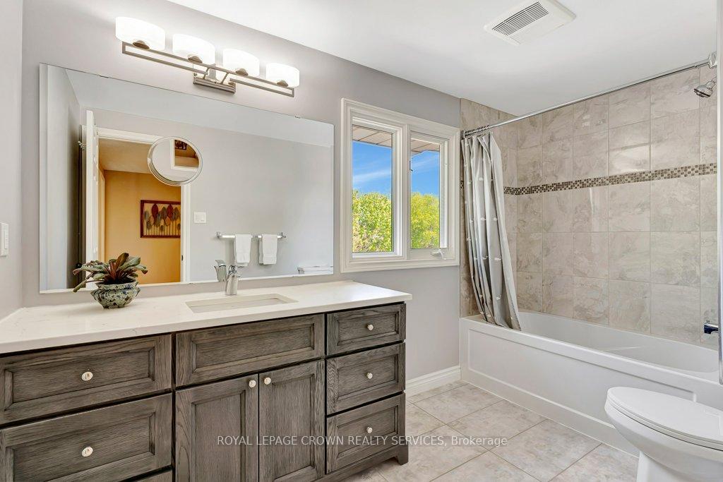 Photo 19 of 208 Michener Crescent, Kitchener — HOMEH