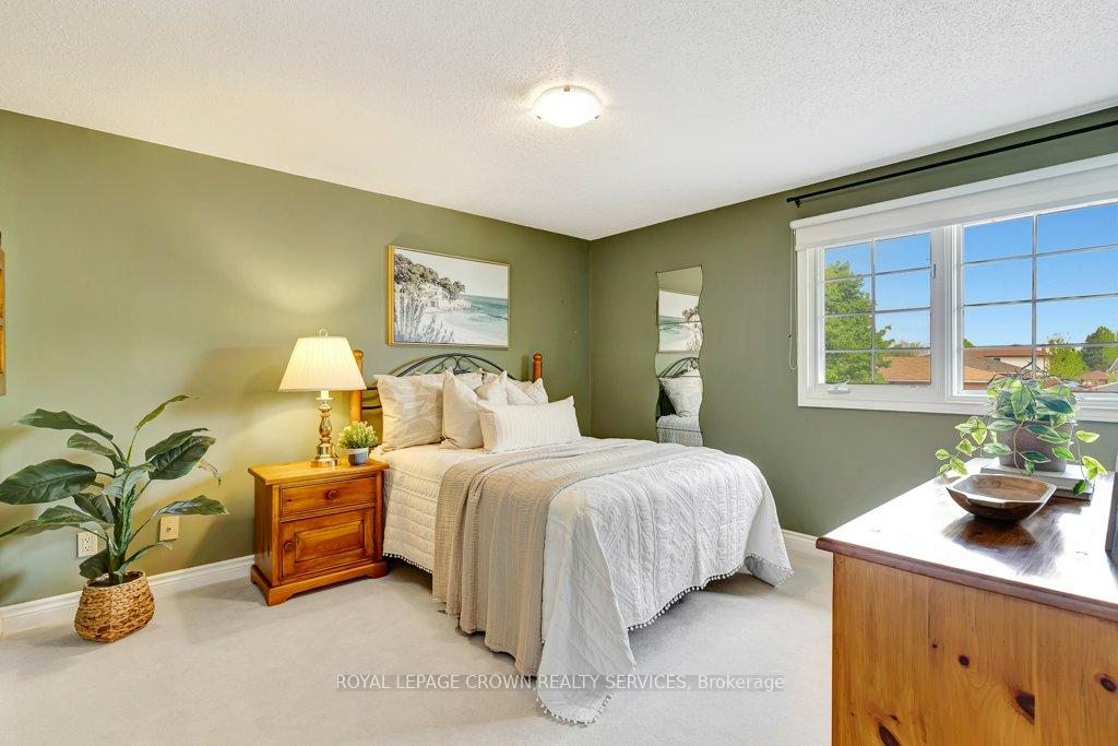 Photo 20 of 208 Michener Crescent, Kitchener — HOMEH