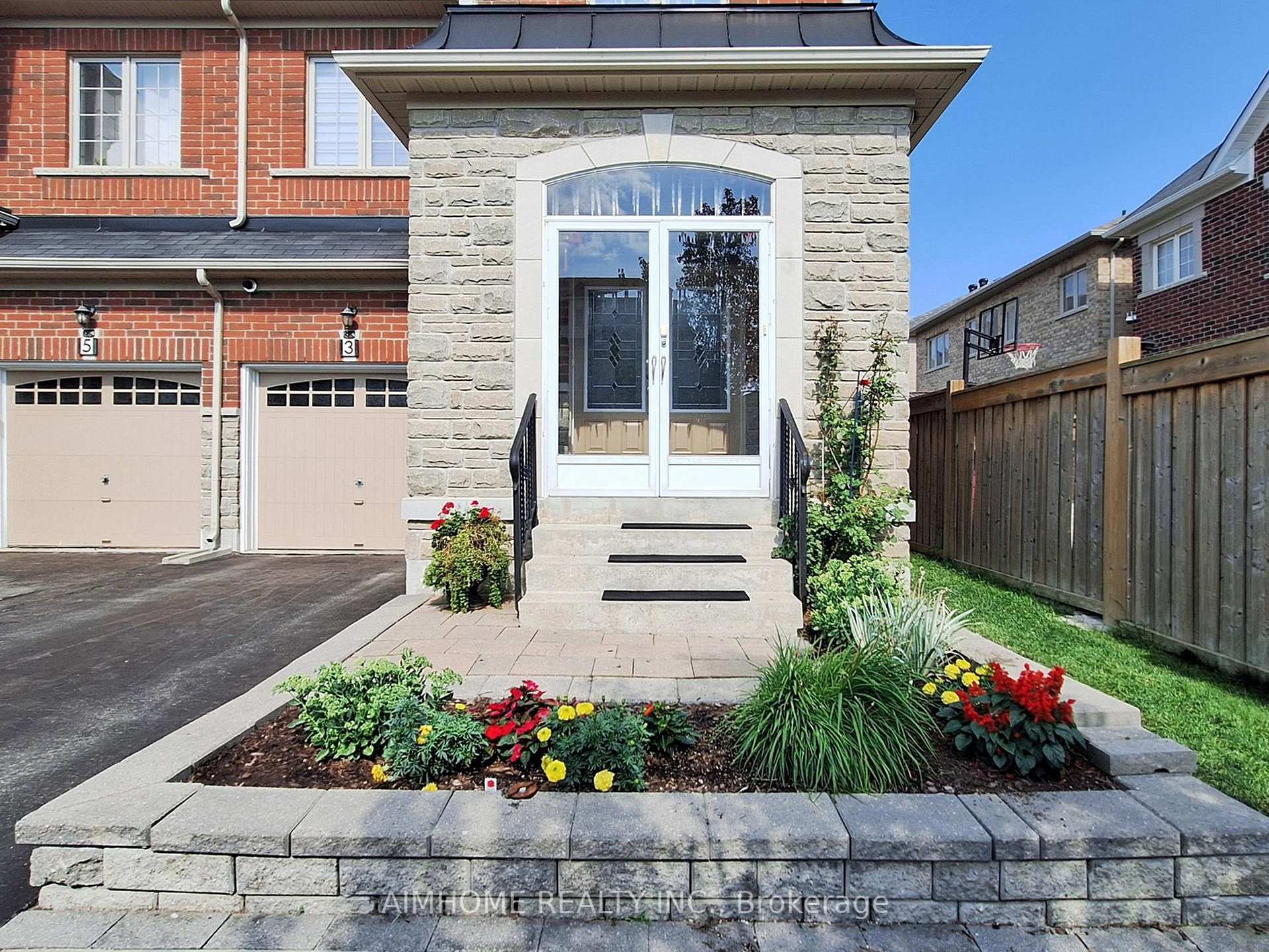 Photo 2 of 3 Bishop's Gate, Markham, Victoria Square — HOMEH
