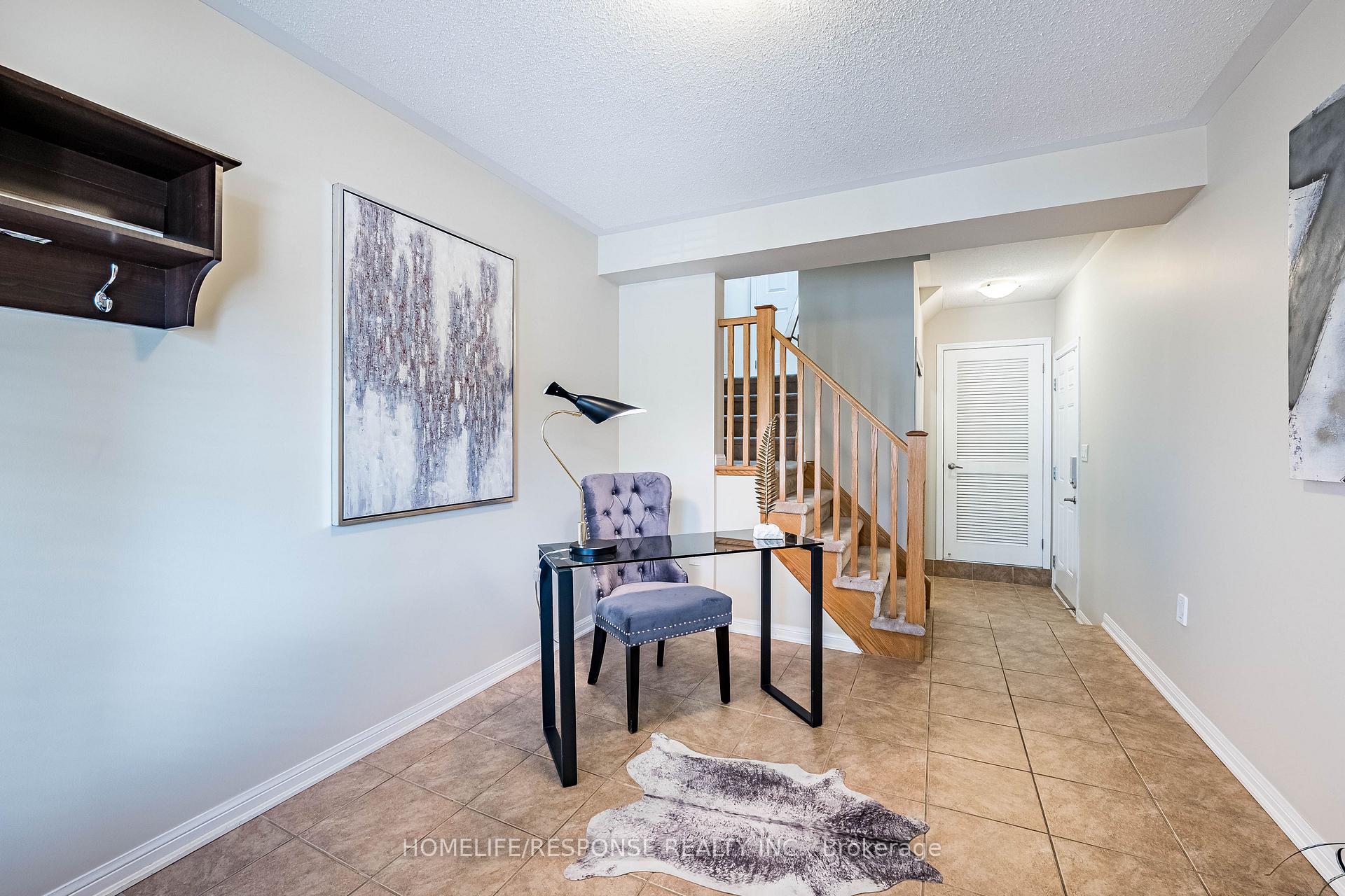 Photo 2 of 941 Hasselfeldt Heights, Milton, Coates — HOMEH