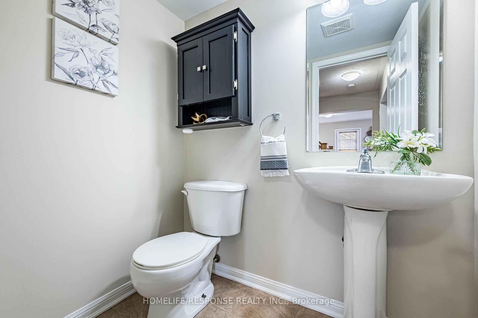 Photo 4 of 941 Hasselfeldt Heights, Milton, Coates — HOMEH