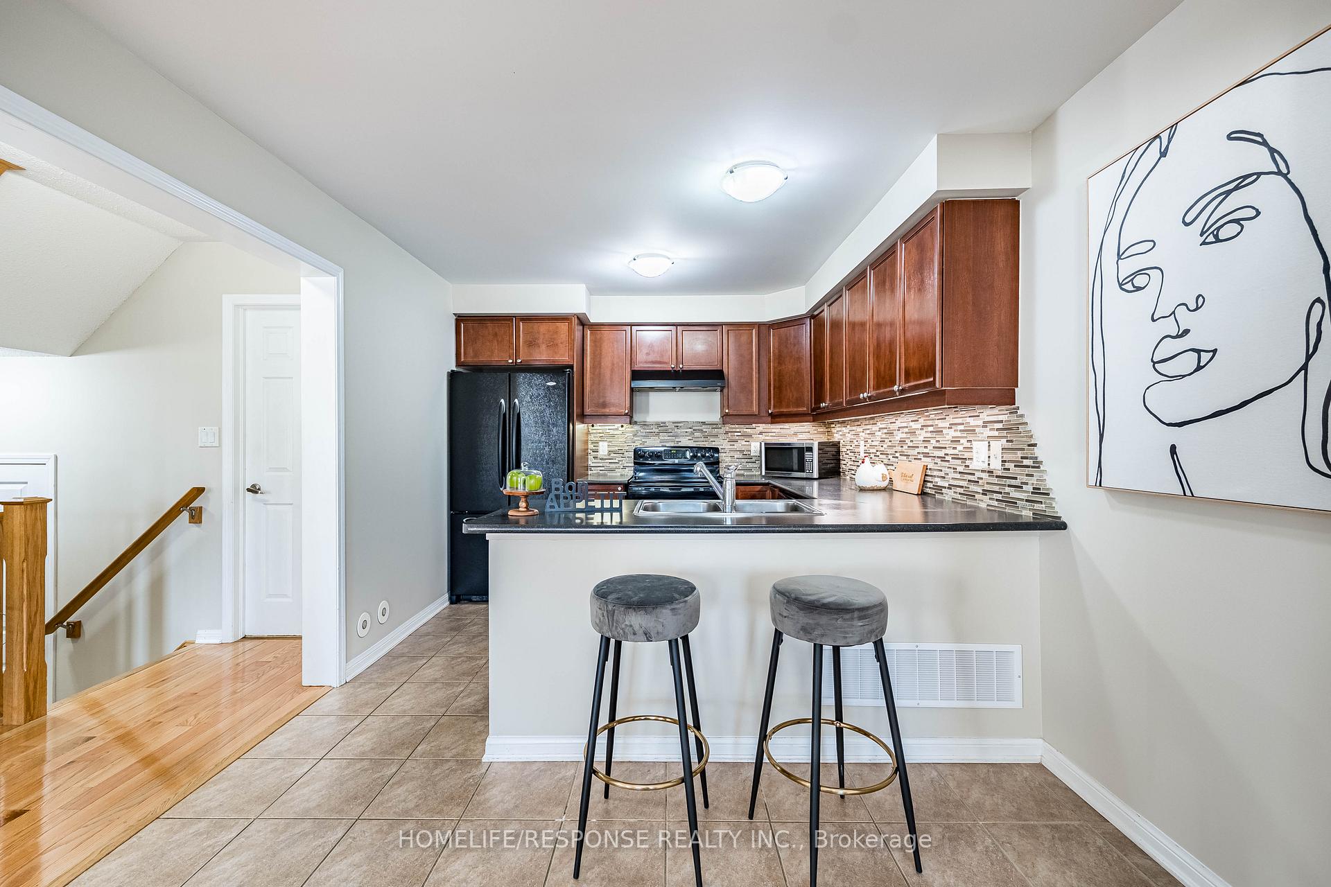 Photo 5 of 941 Hasselfeldt Heights, Milton, Coates — HOMEH