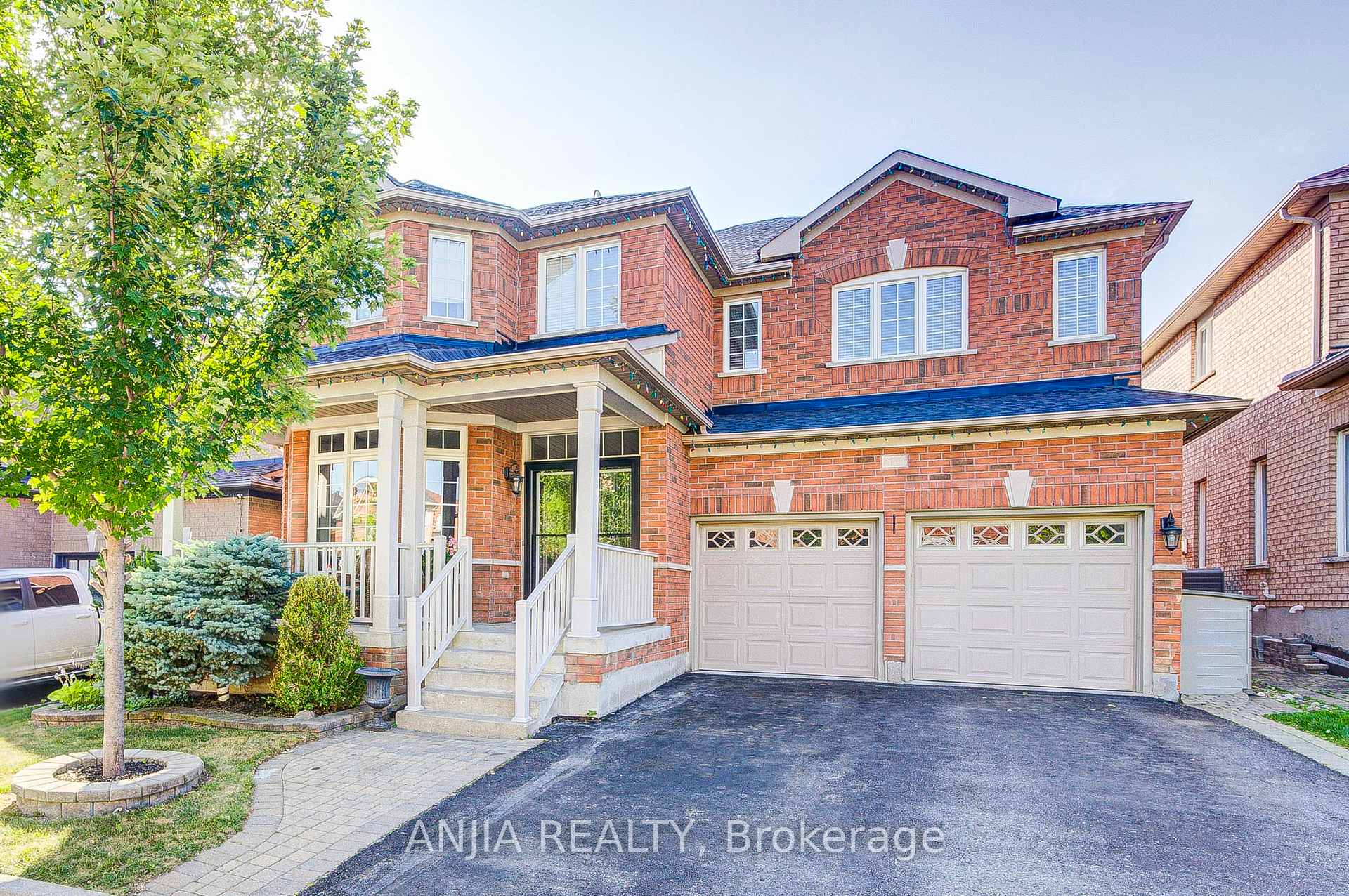 Photo 2 of 13 Kingsmill Court, Markham, Greensborough — HOMEH