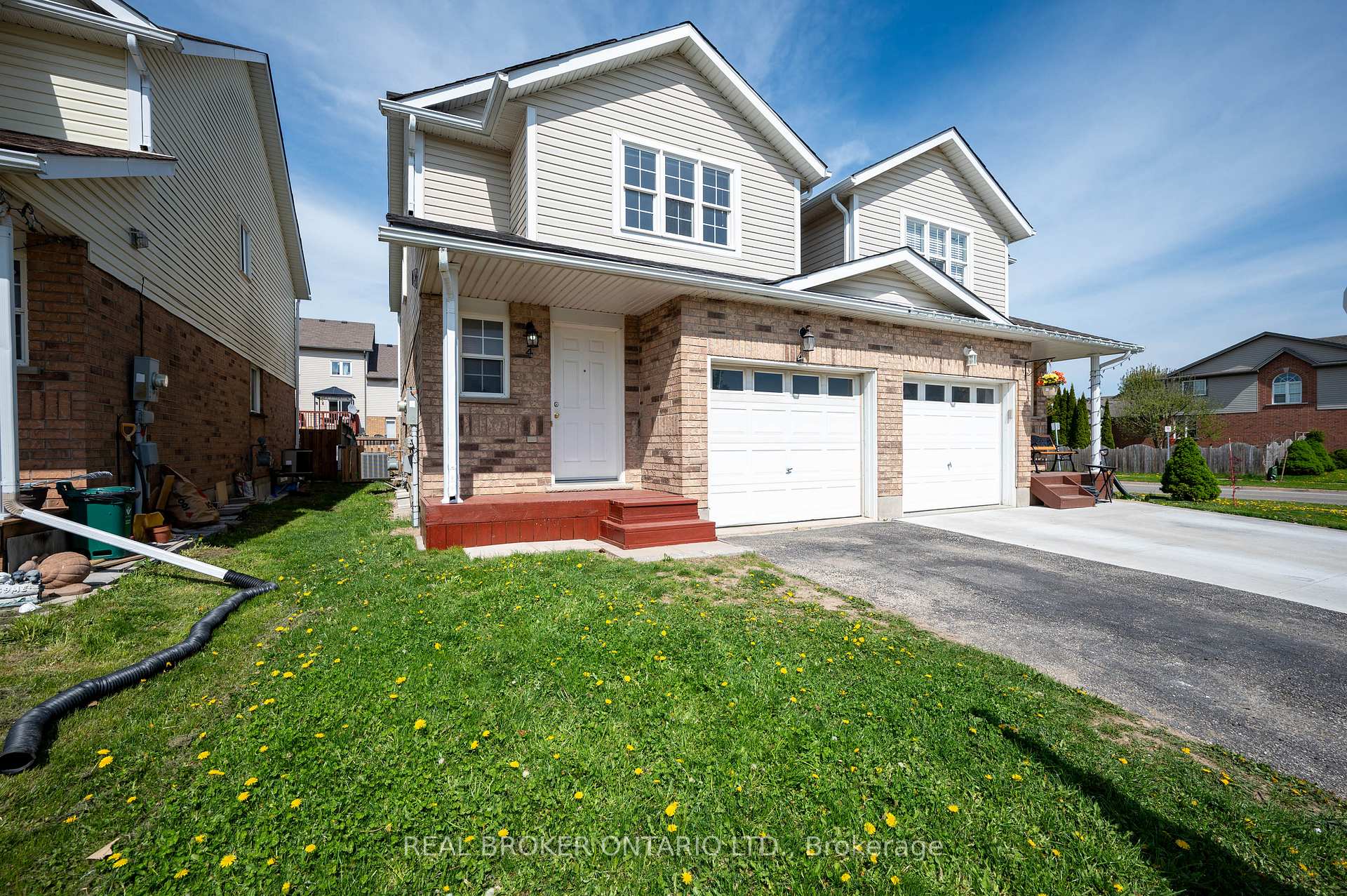 Photo 2 of 4 Mountain Laurel Crescent, Kitchener — HOMEH
