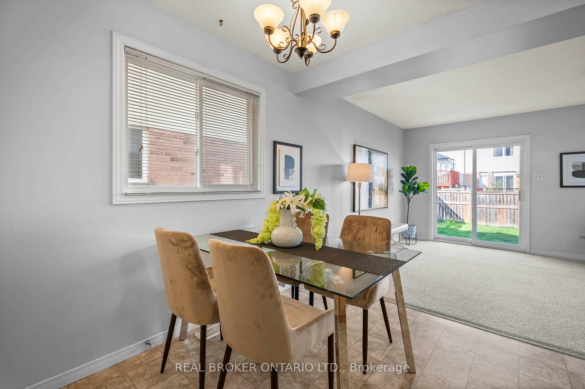 Photo 9 of 4 Mountain Laurel Crescent, Kitchener — HOMEH