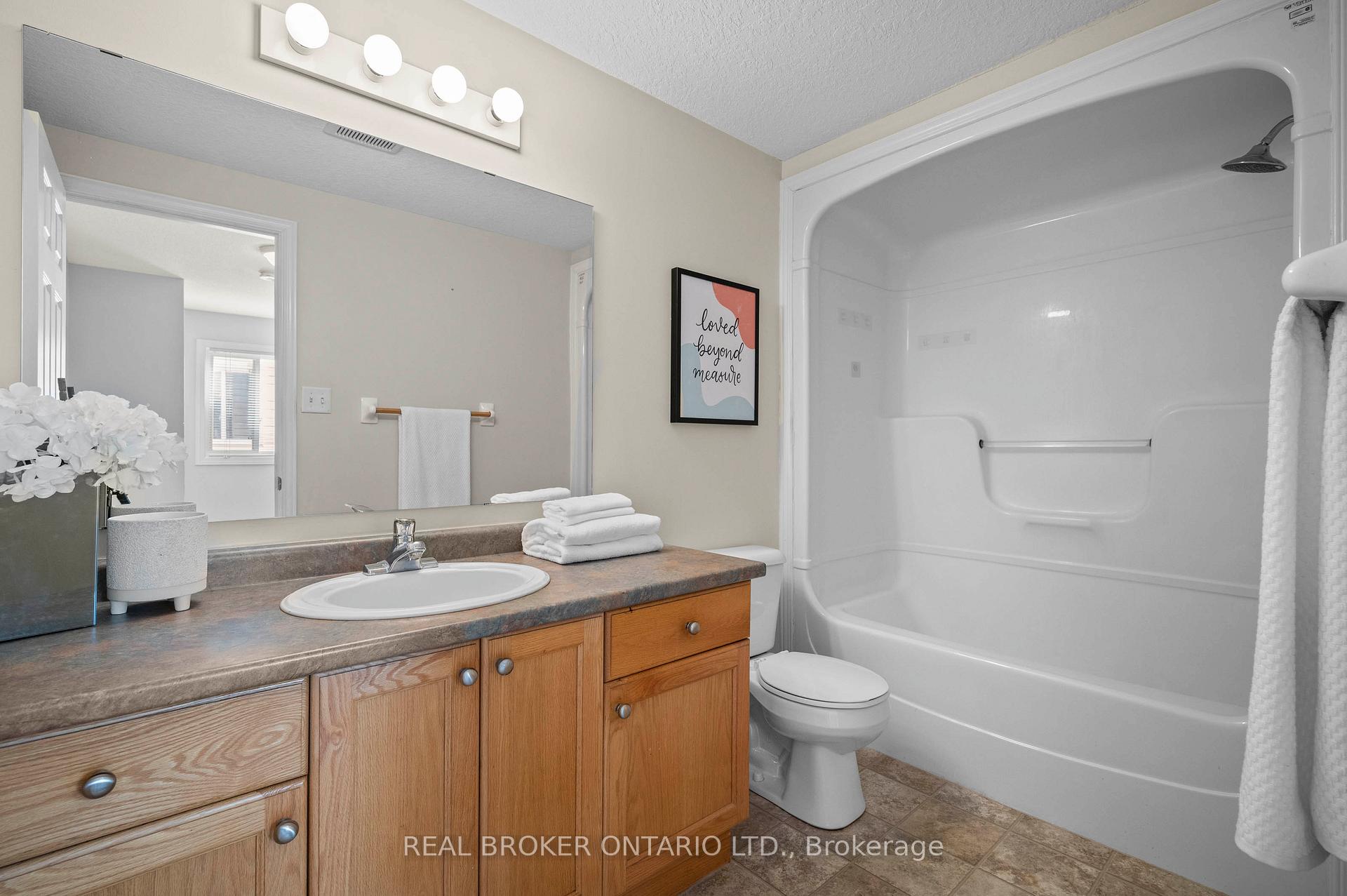 Photo 21 of 4 Mountain Laurel Crescent, Kitchener — HOMEH