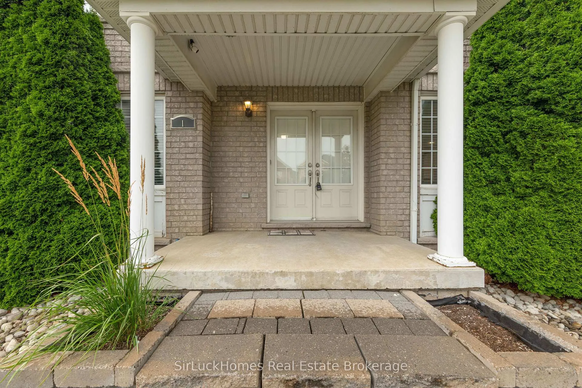 Photo 2 of 1 Lily Lane, Halton Hills, Georgetown — HOMEH