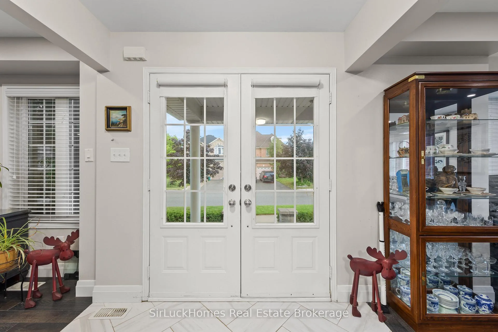 Photo 3 of 1 Lily Lane, Halton Hills, Georgetown — HOMEH
