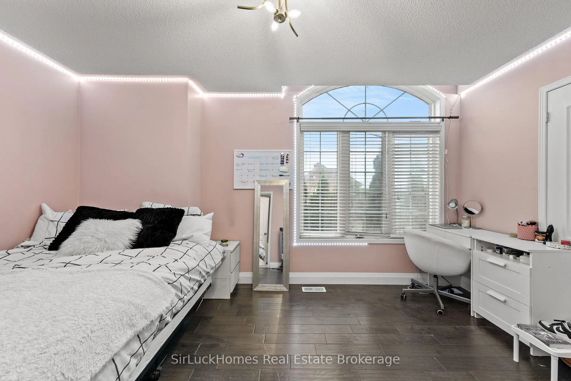 Photo 26 of 1 Lily Lane, Halton Hills, Georgetown — HOMEH