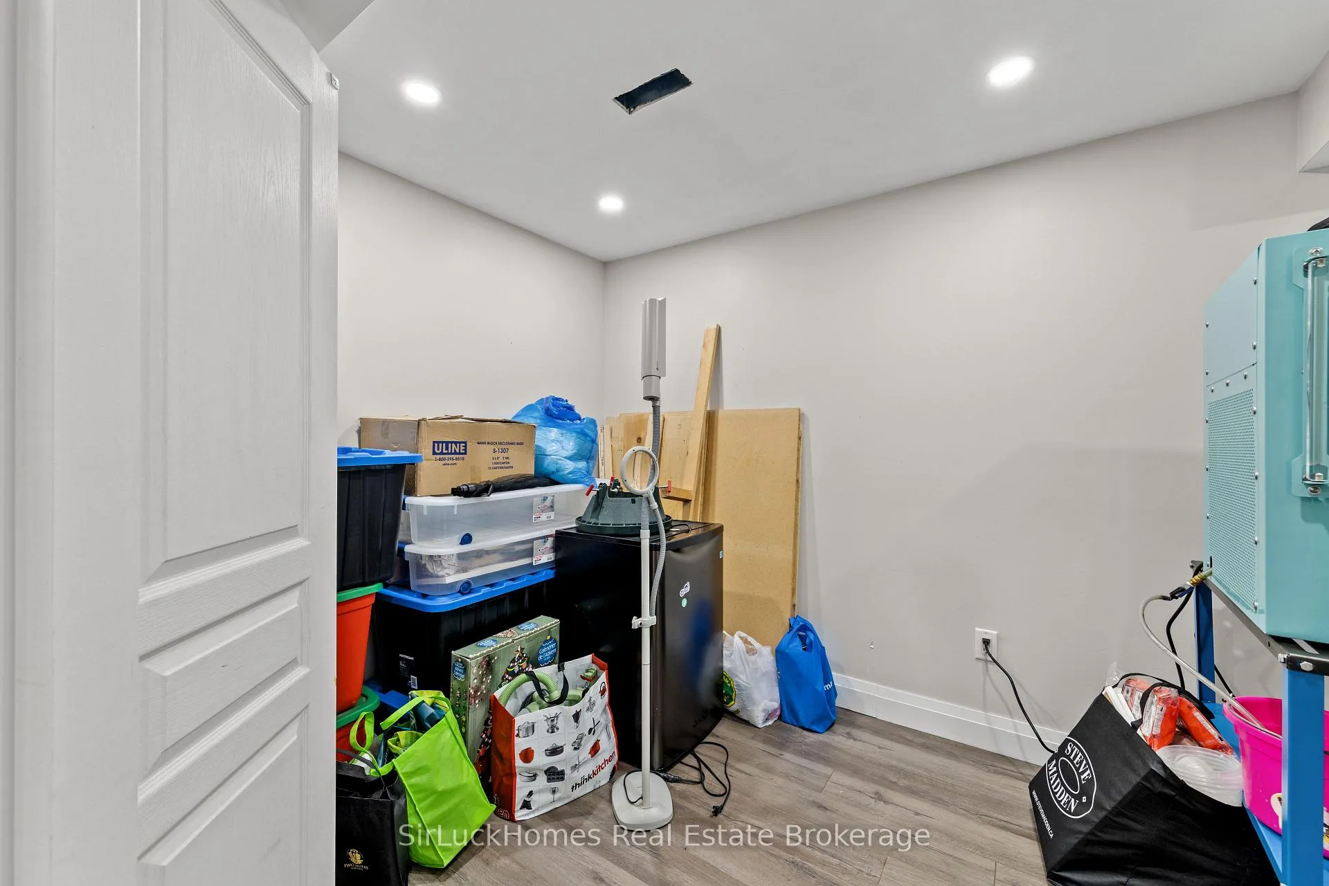 Photo 38 of 1 Lily Lane, Halton Hills, Georgetown — HOMEH
