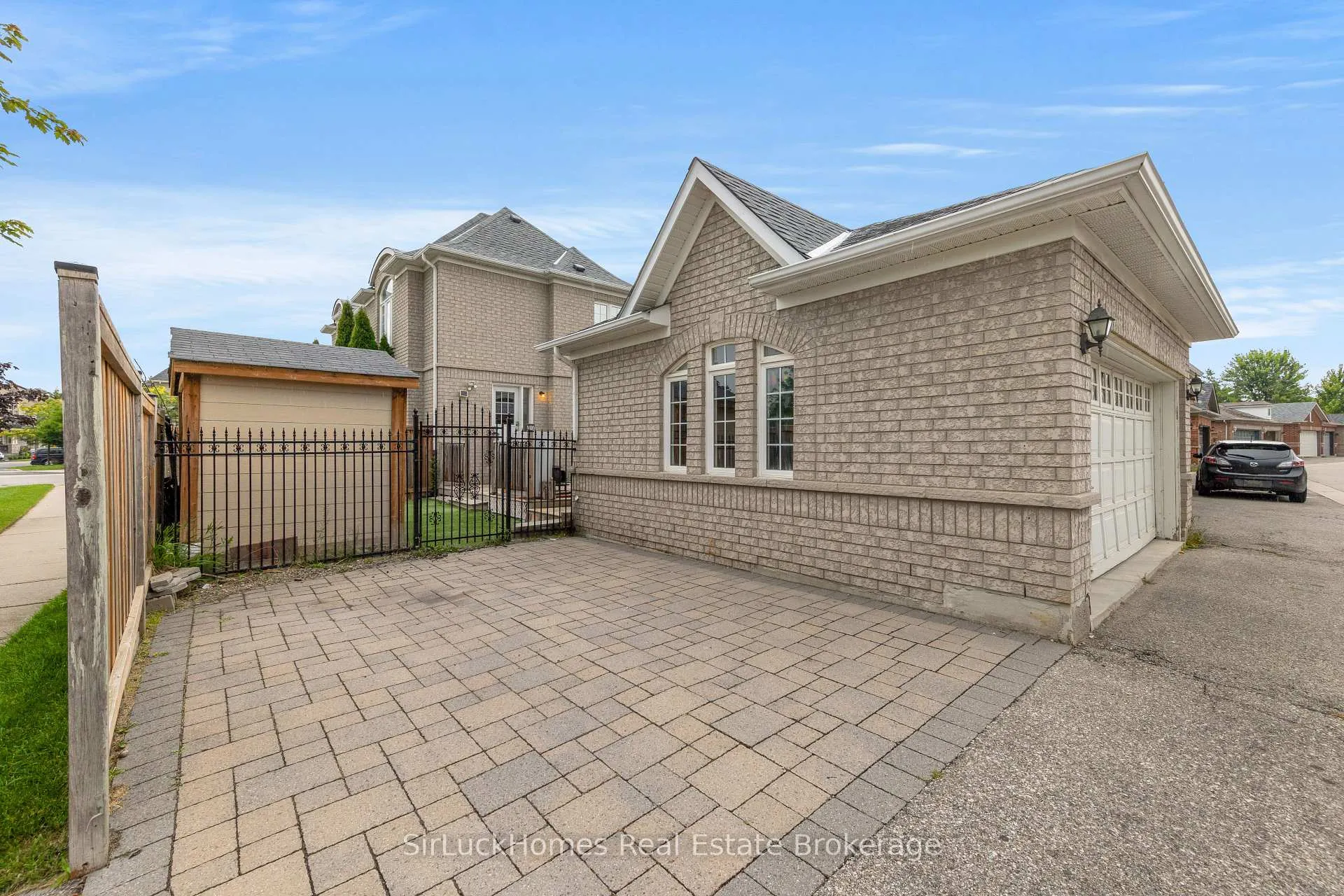Photo 43 of 1 Lily Lane, Halton Hills, Georgetown — HOMEH