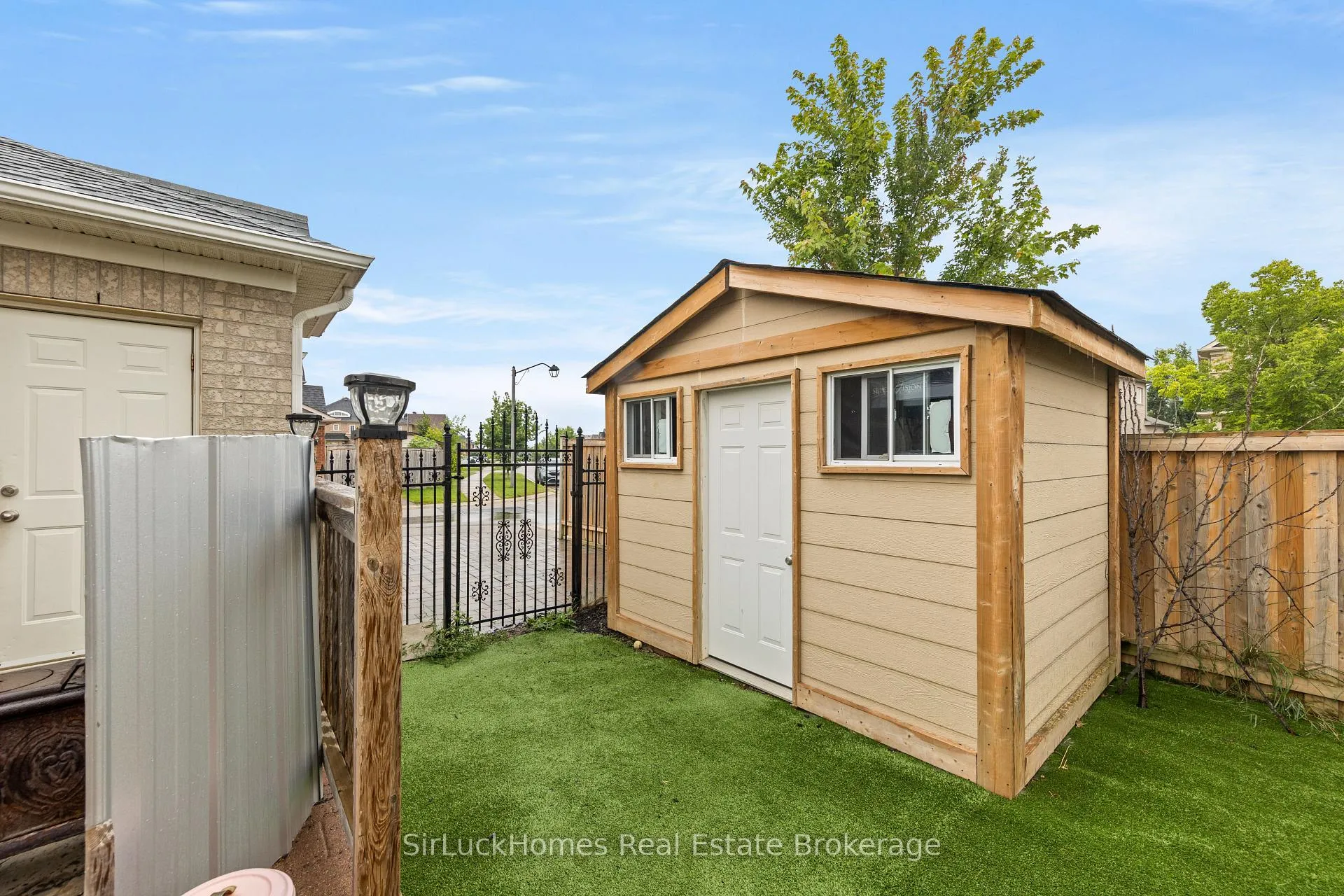 Photo 45 of 1 Lily Lane, Halton Hills, Georgetown — HOMEH