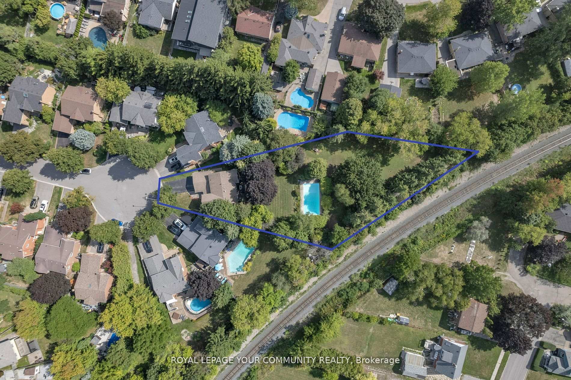Photo 4 of 25 Hare Court, Markham, Markham Village — HOMEH