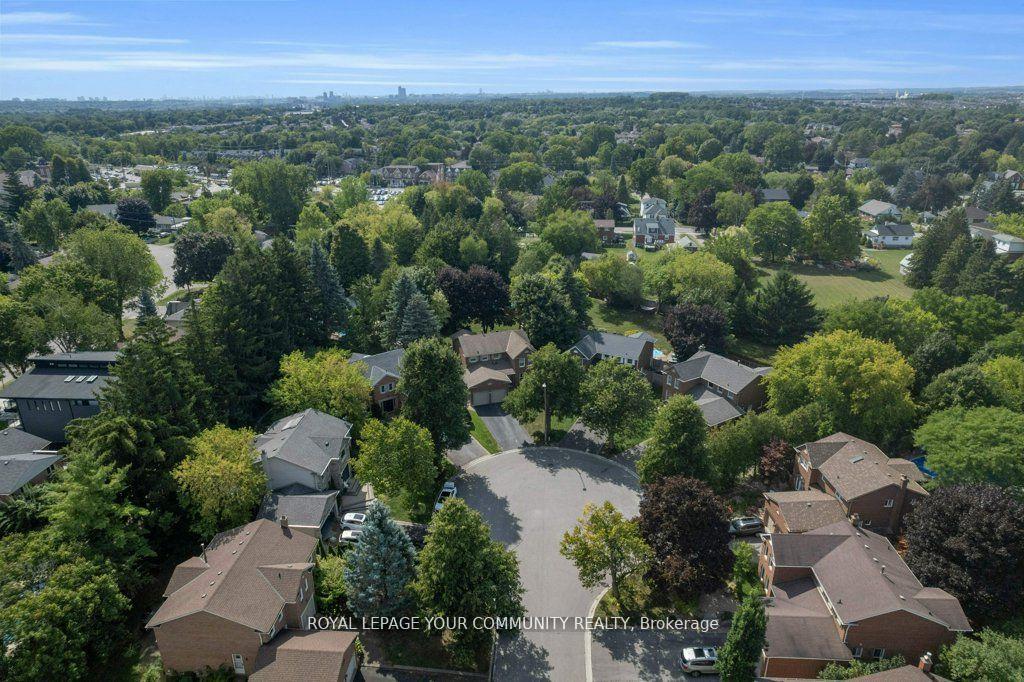 Photo 5 of 25 Hare Court, Markham, Markham Village — HOMEH
