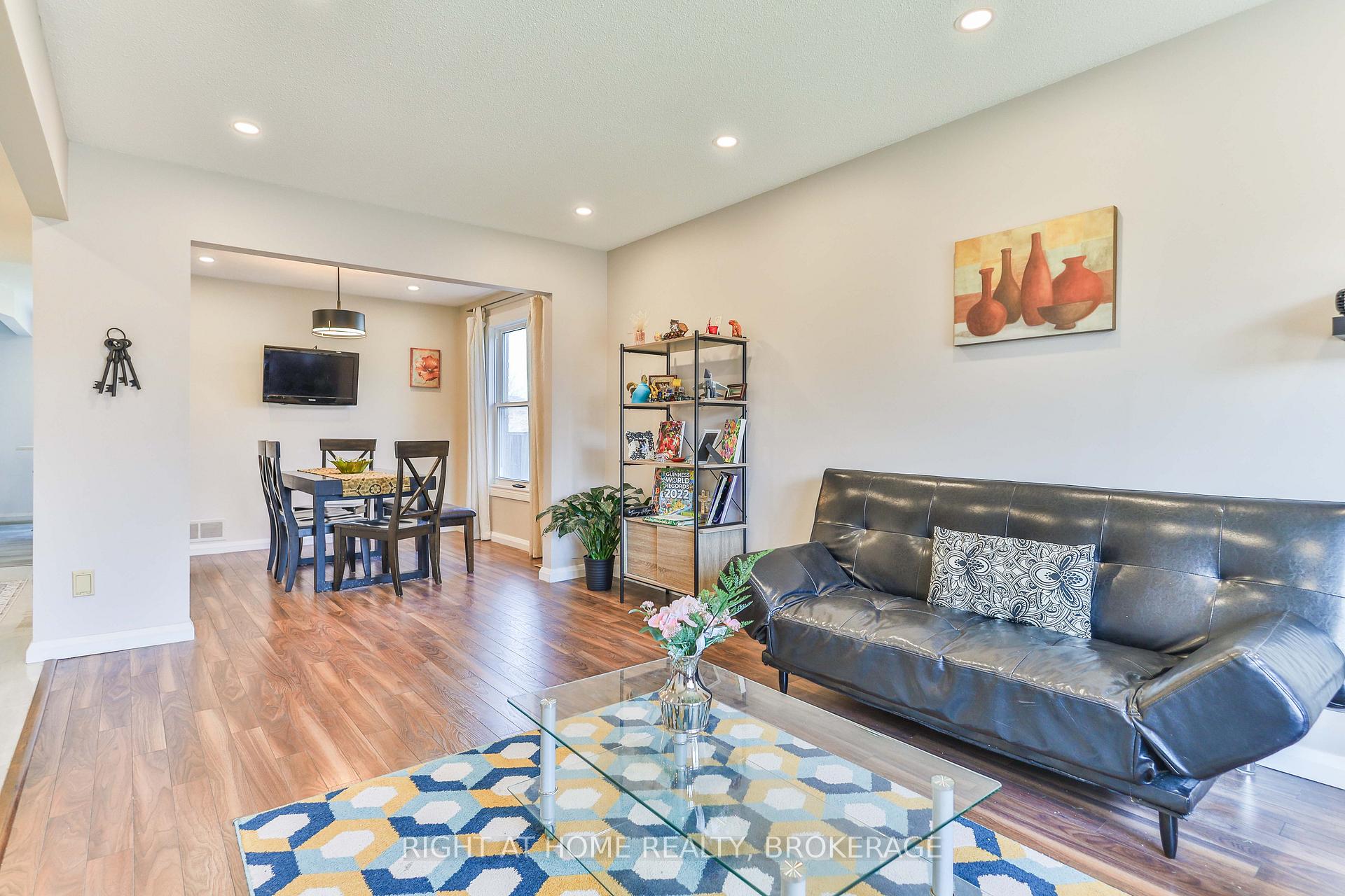 Photo 4 of 2 Desantis Court, Hamilton, Rushdale — HOMEH