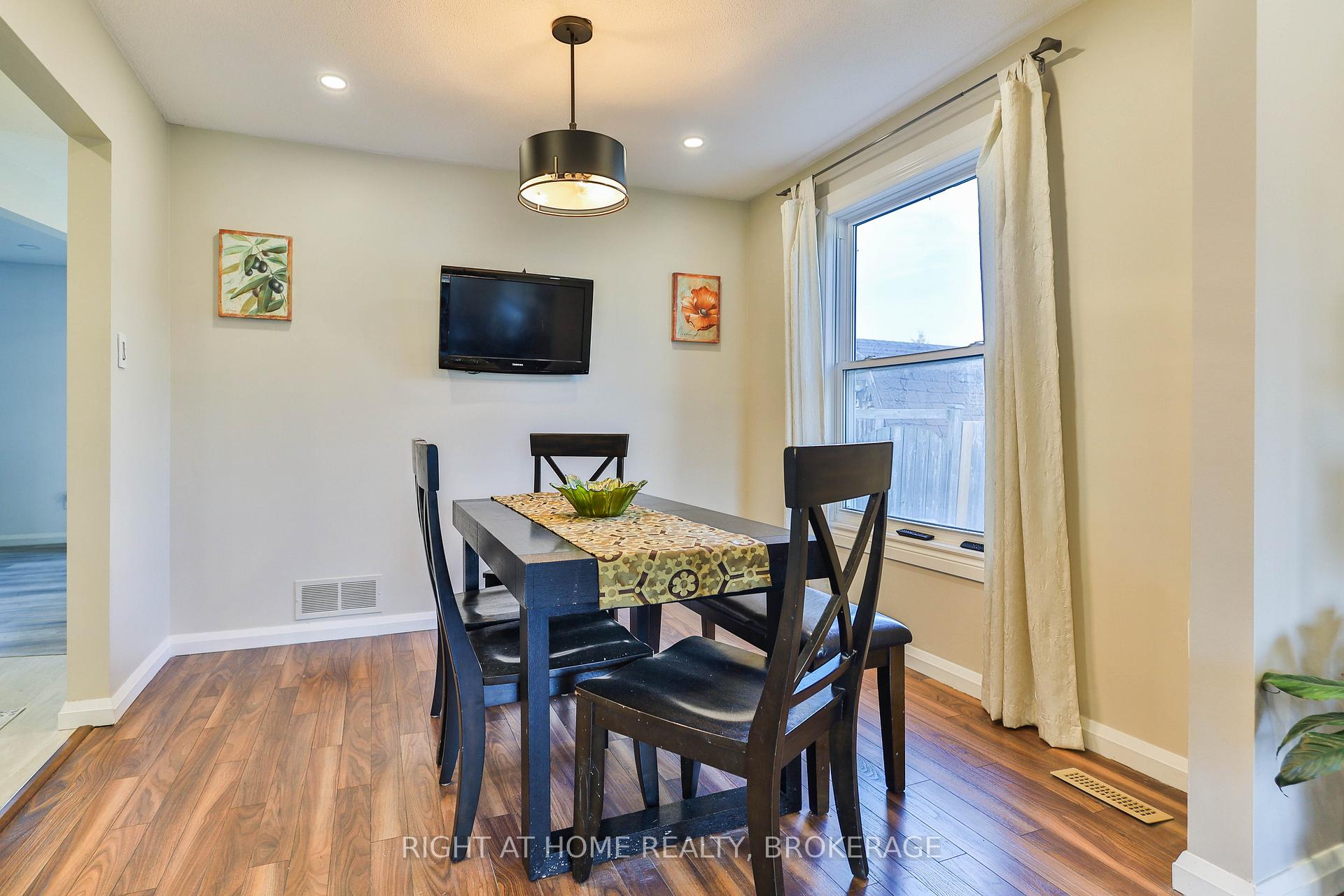 Photo 5 of 2 Desantis Court, Hamilton, Rushdale — HOMEH
